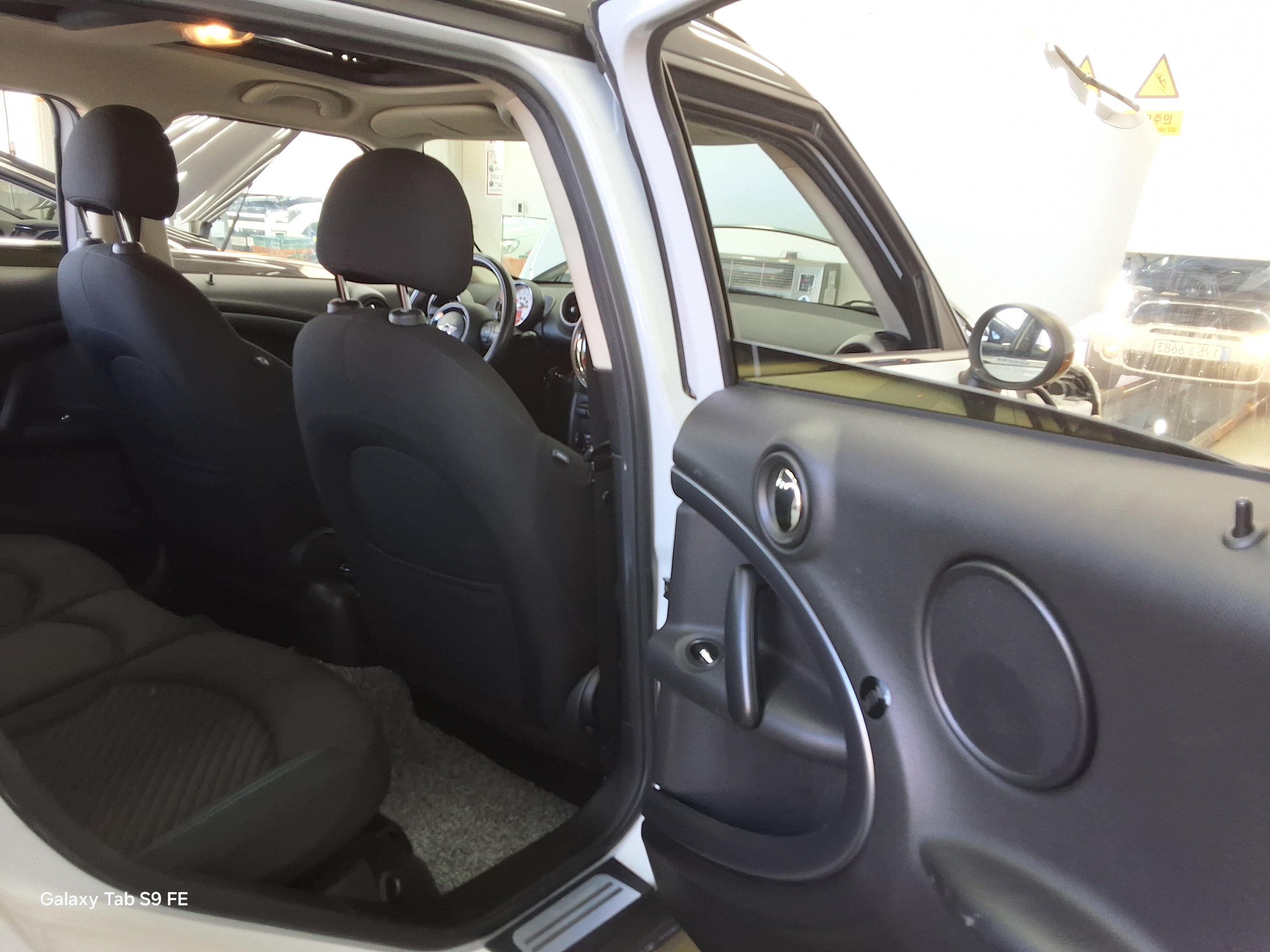 BMW MINI 2012 - Image 12