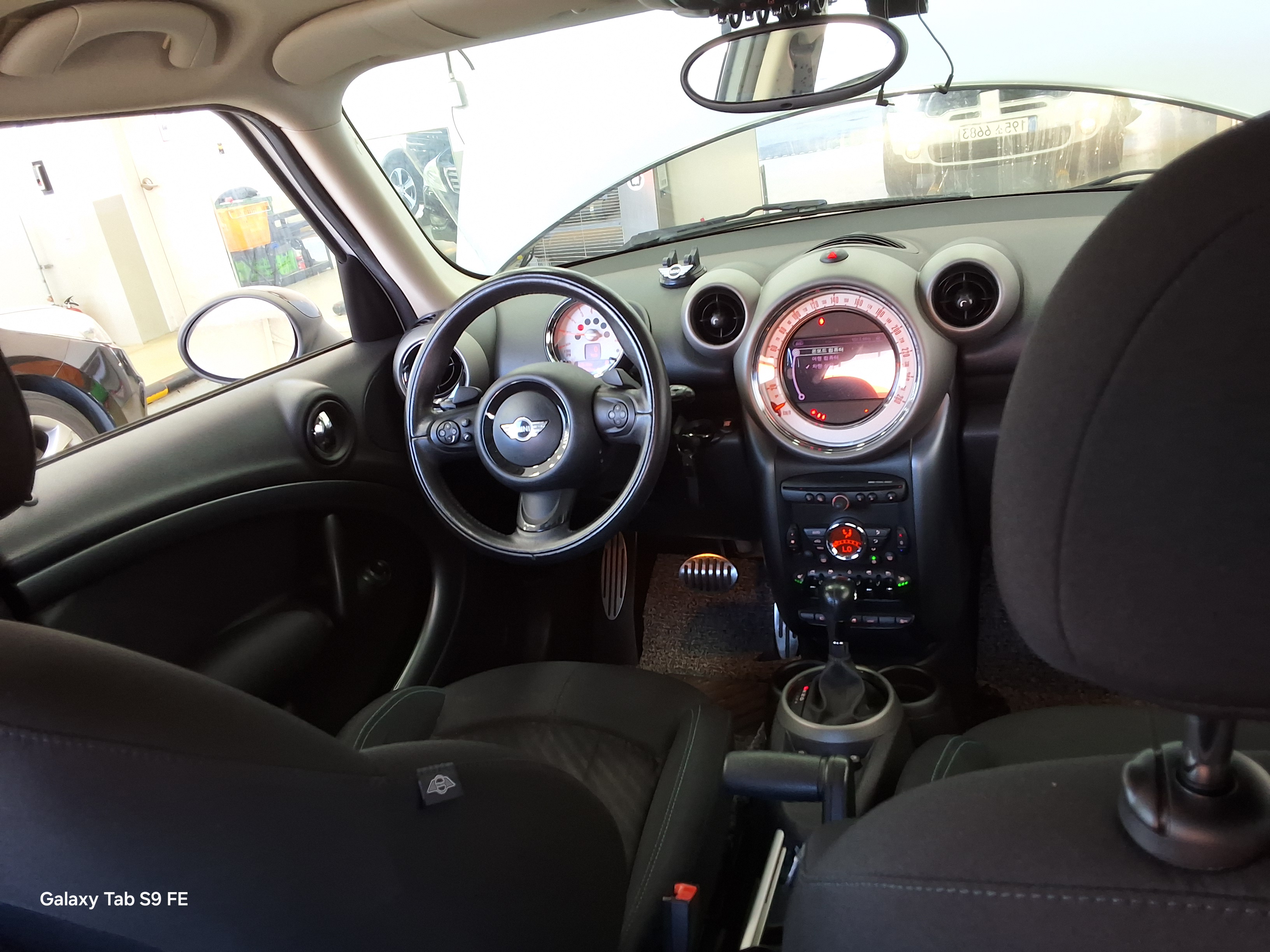 BMW MINI 2012 - Image 10