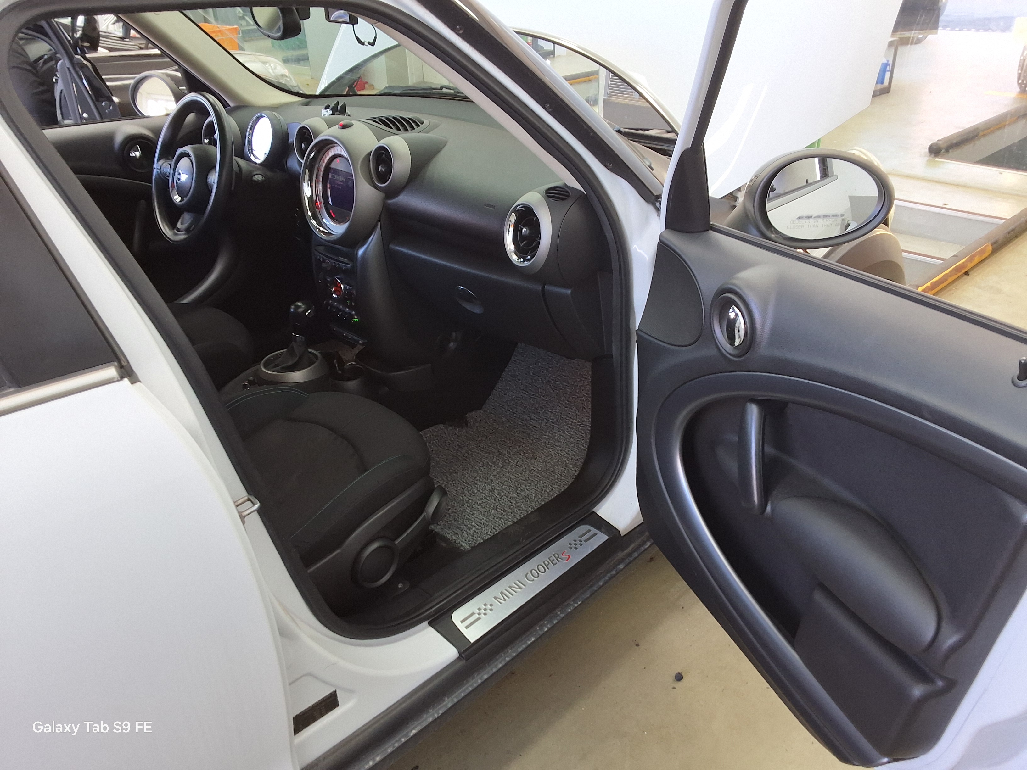 BMW MINI 2012 - Image 13