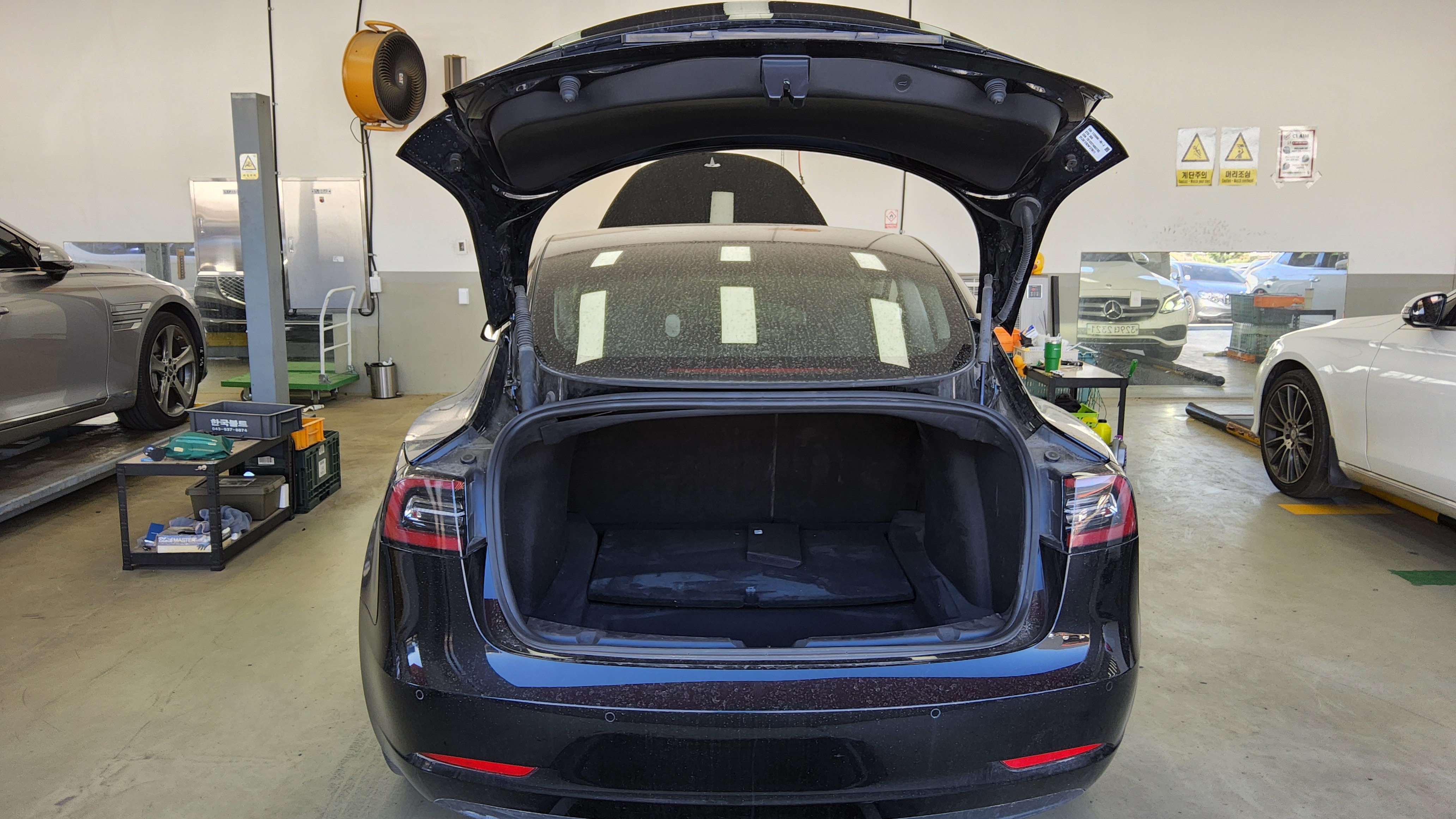 TESLA Model 3 - 14