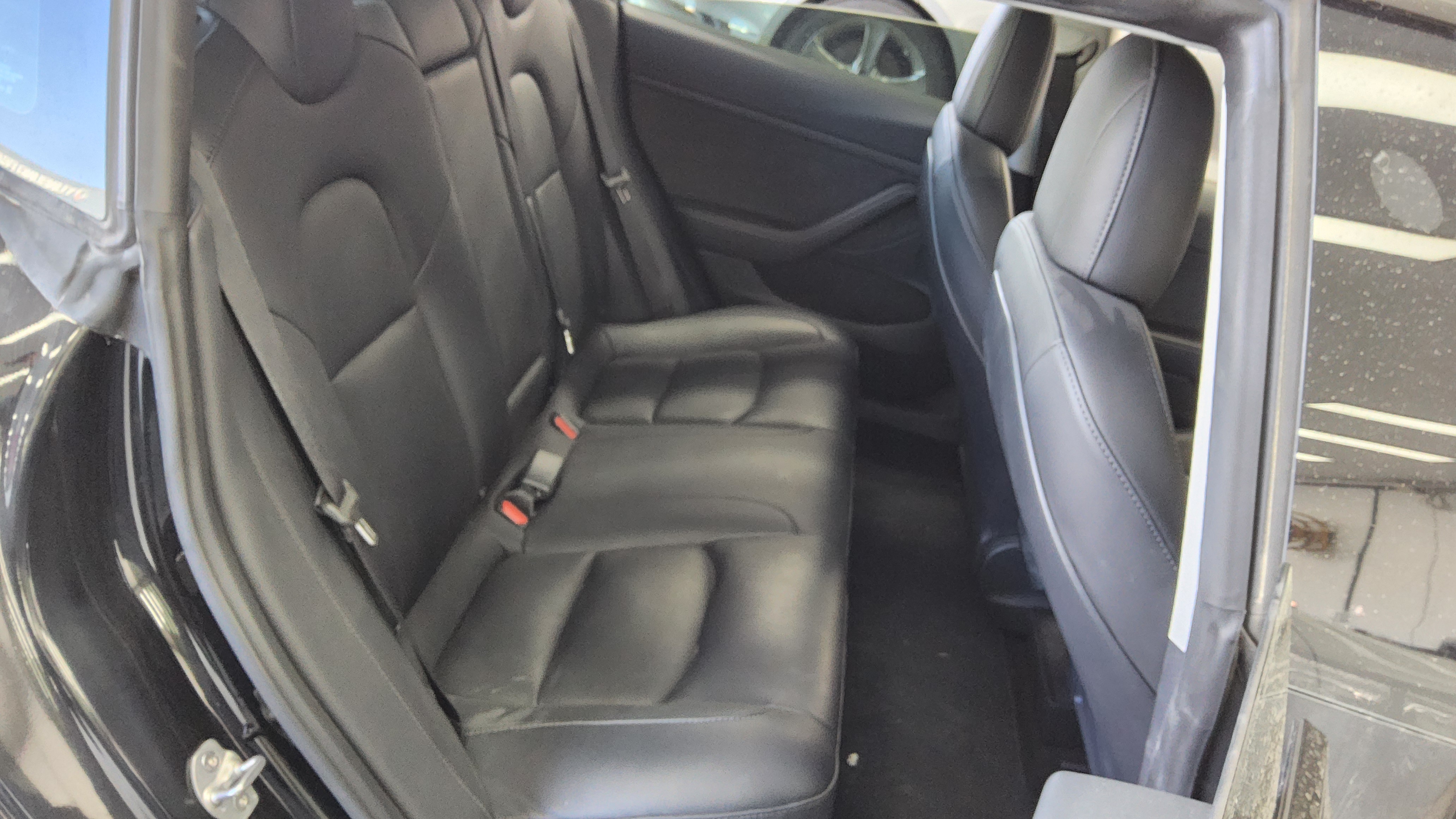 TESLA Model 3 - 12