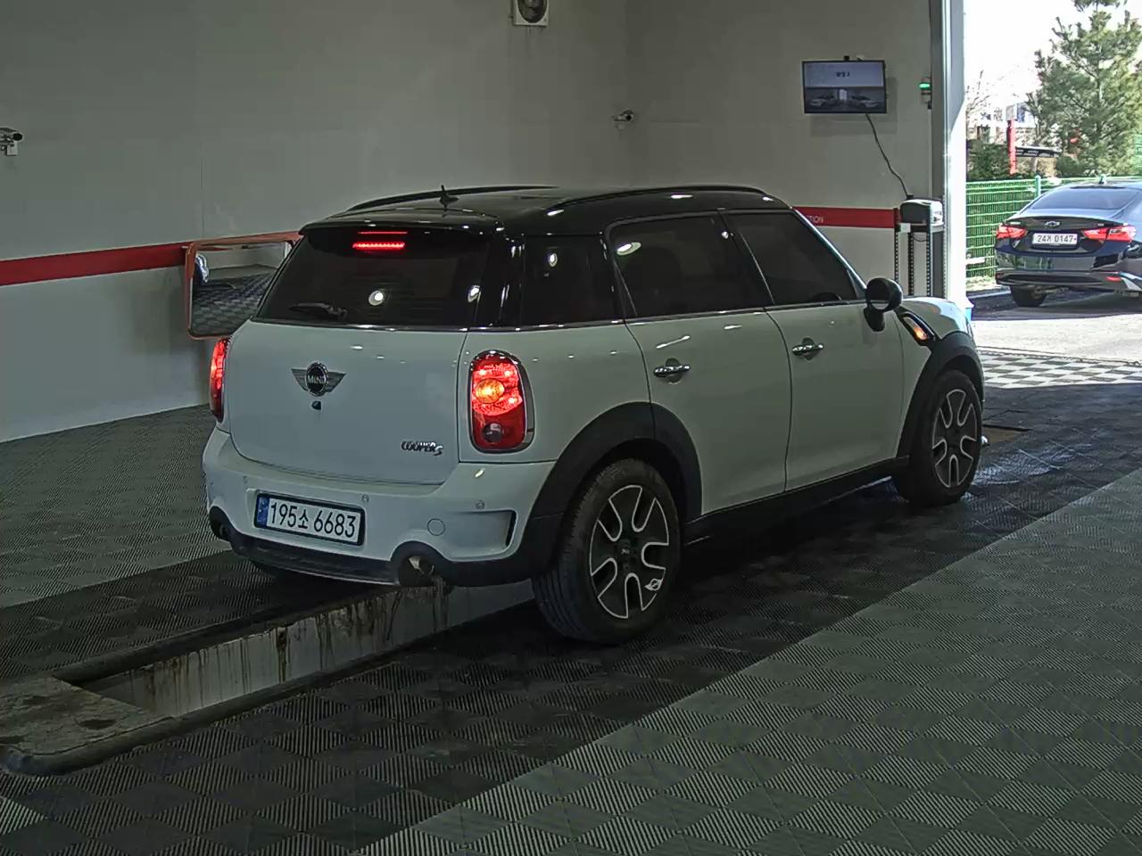 BMW MINI 2012 - Image 4