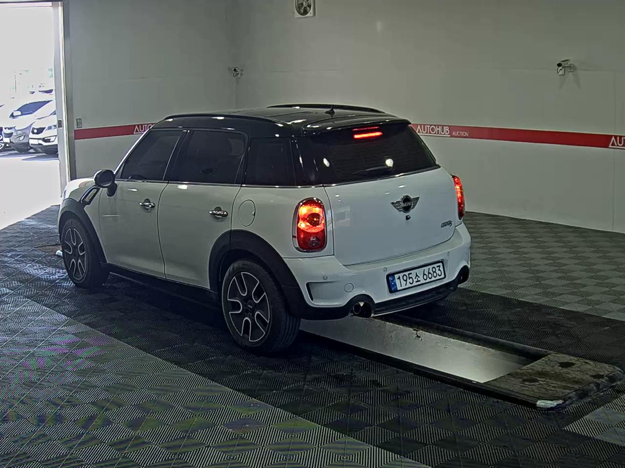 BMW MINI 2012 - Image 5