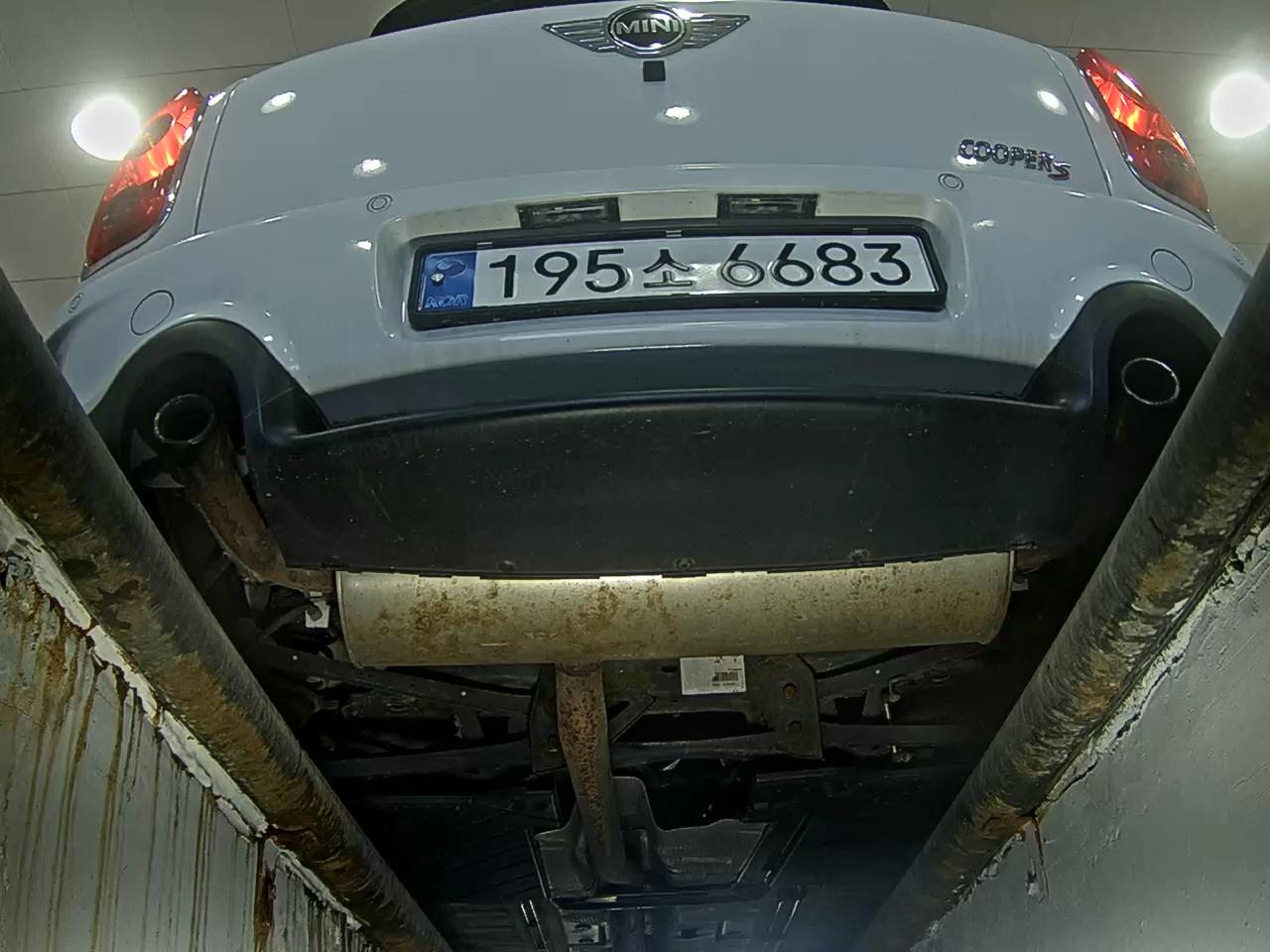 BMW MINI 2012 - Image 7