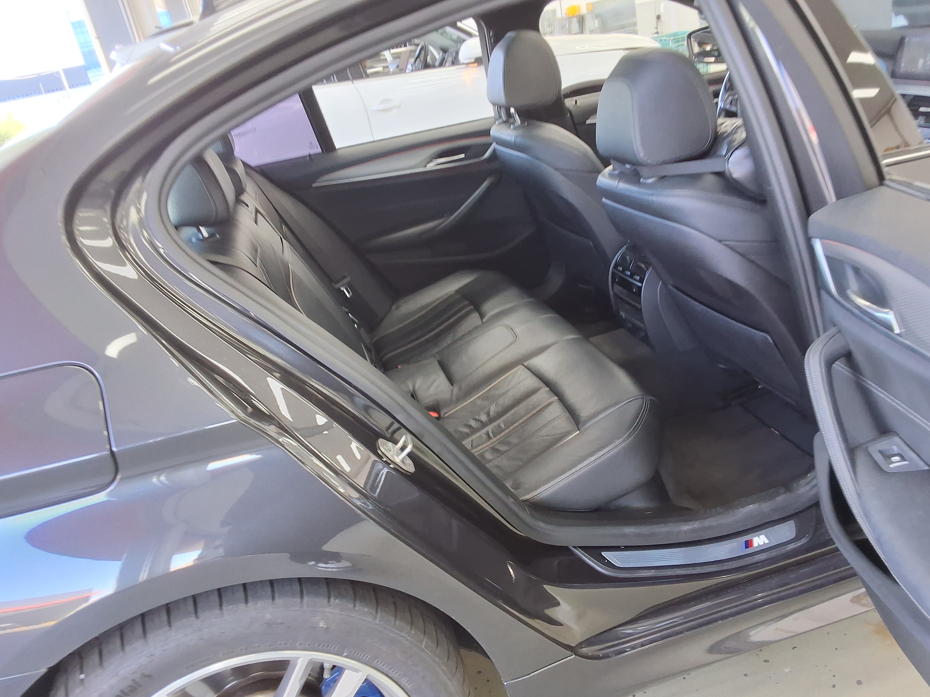 BMW 5 Series - 12