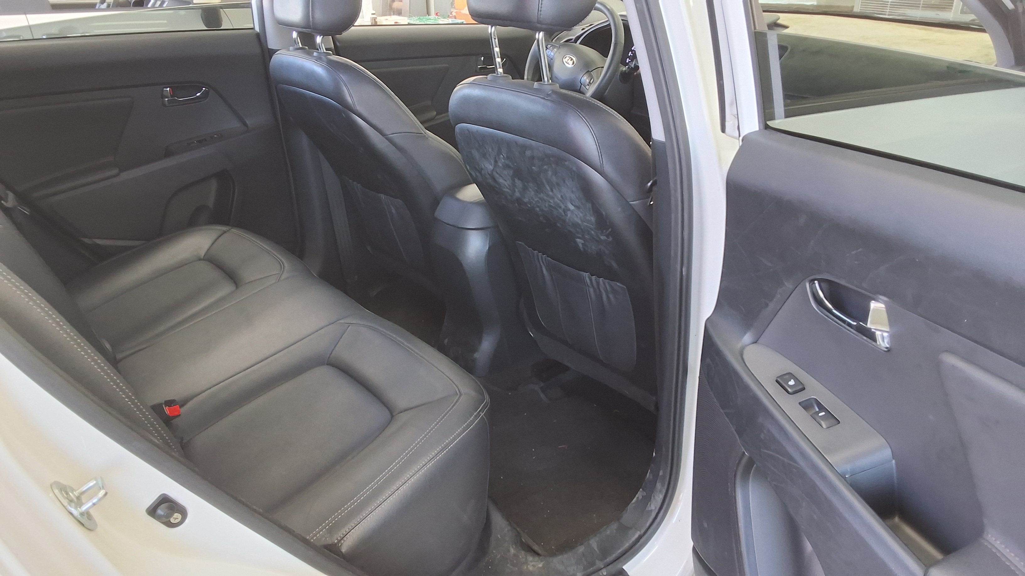 Kia Sportage 2012 - Image 12