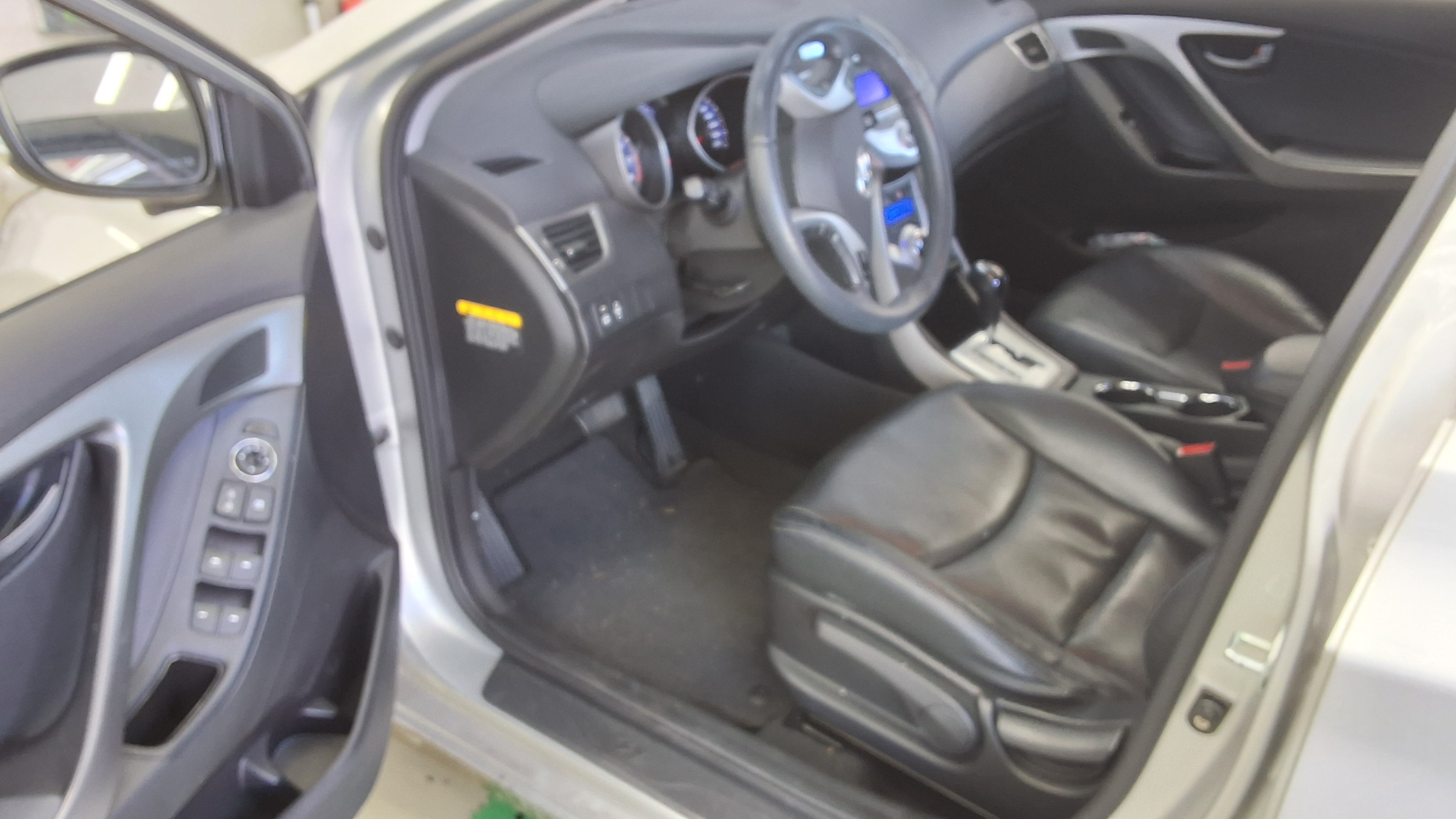 Hyundai Elantra 2012 - Image 9