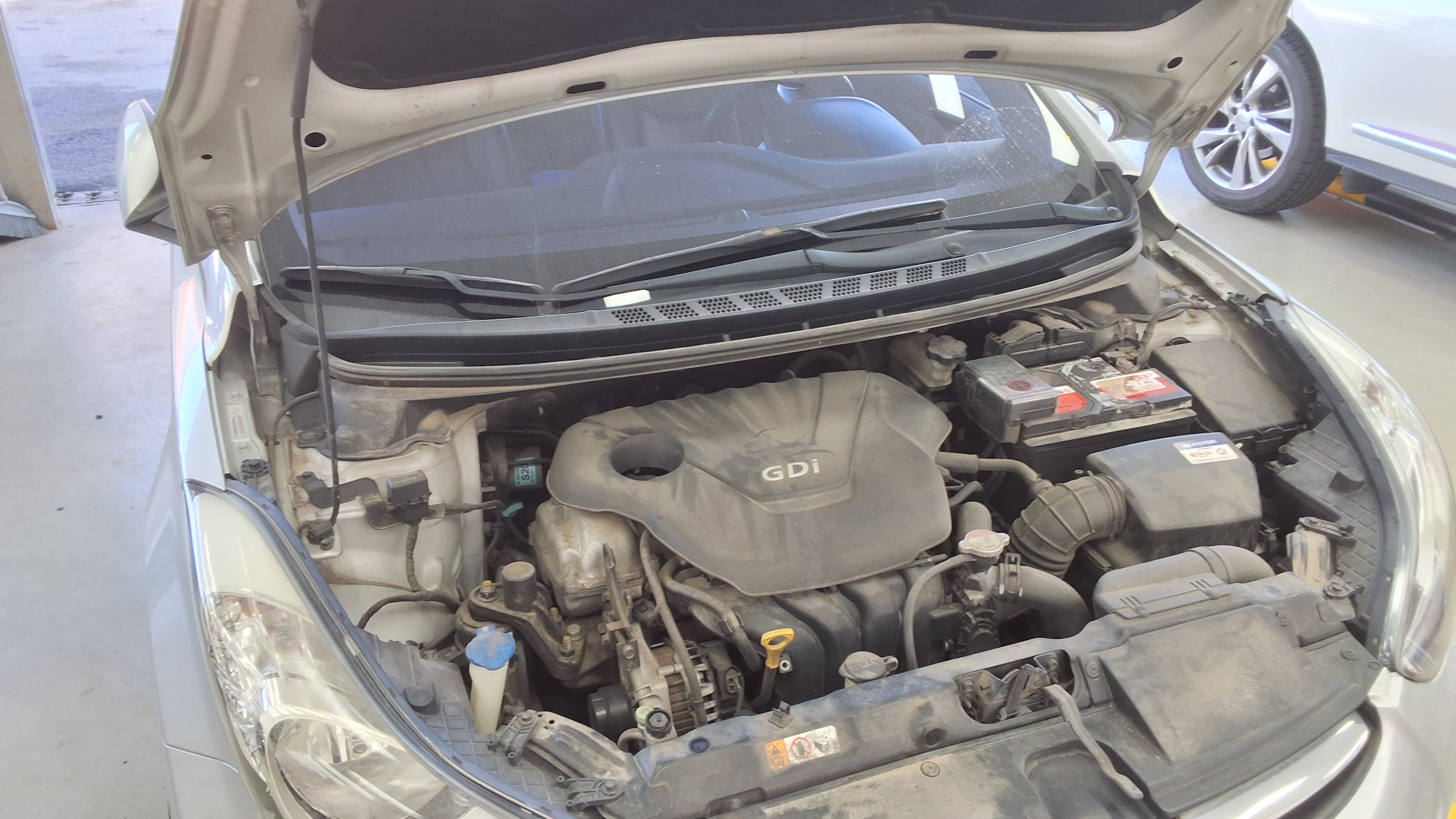 Hyundai Elantra 2012 - Image 18