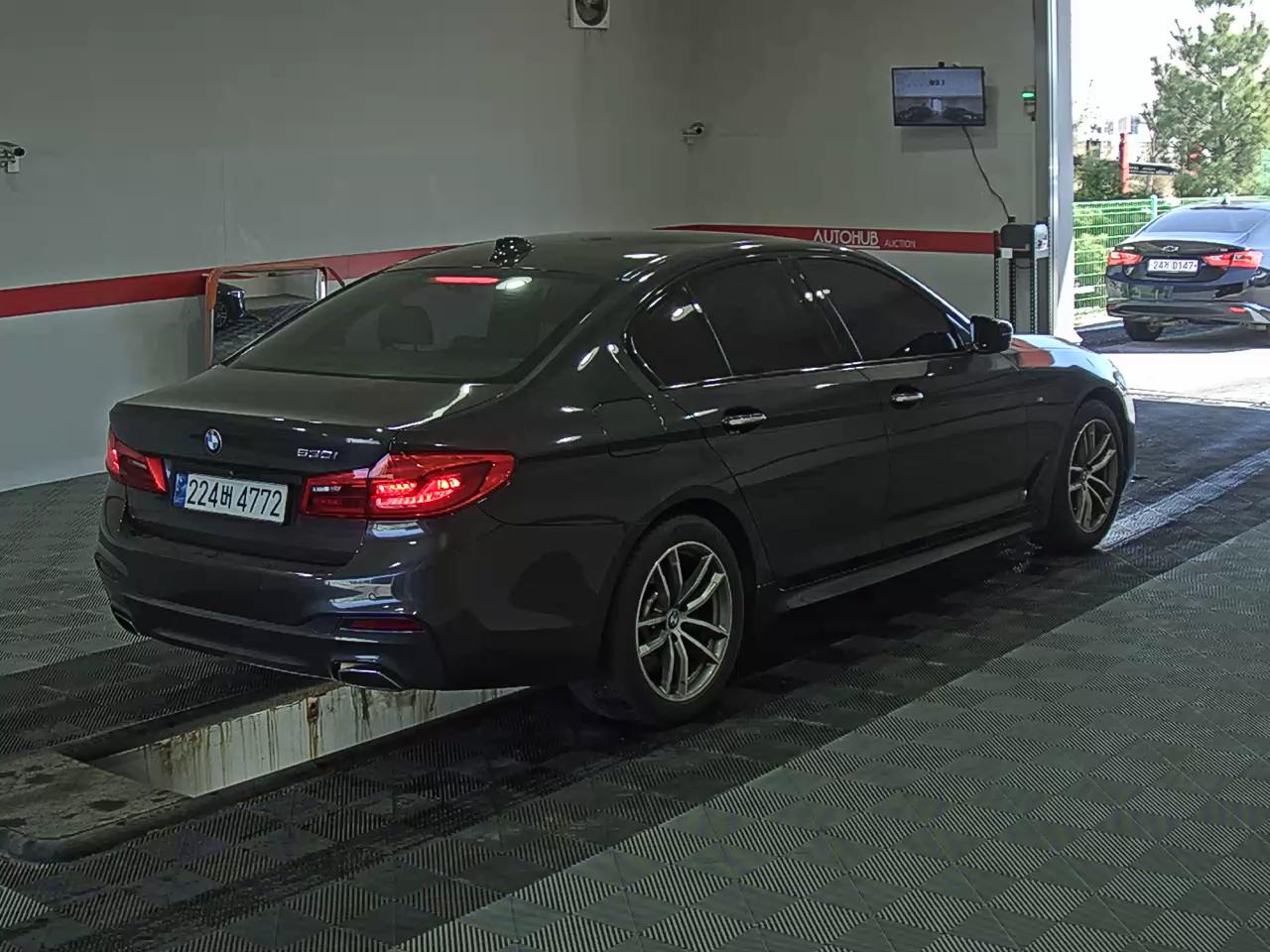 BMW 5 Series - 4