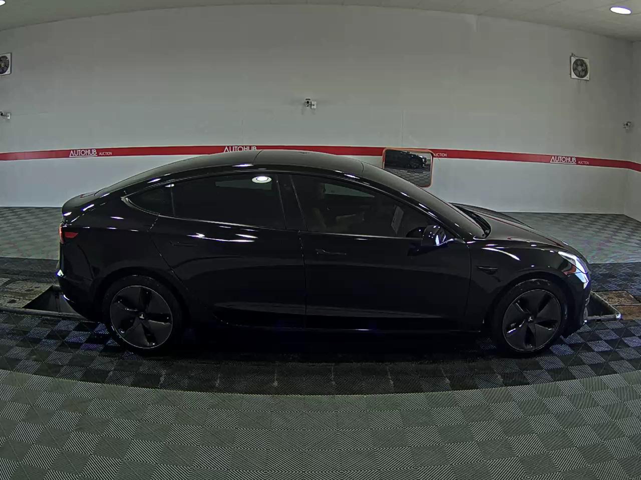 TESLA Model 3 - 3
