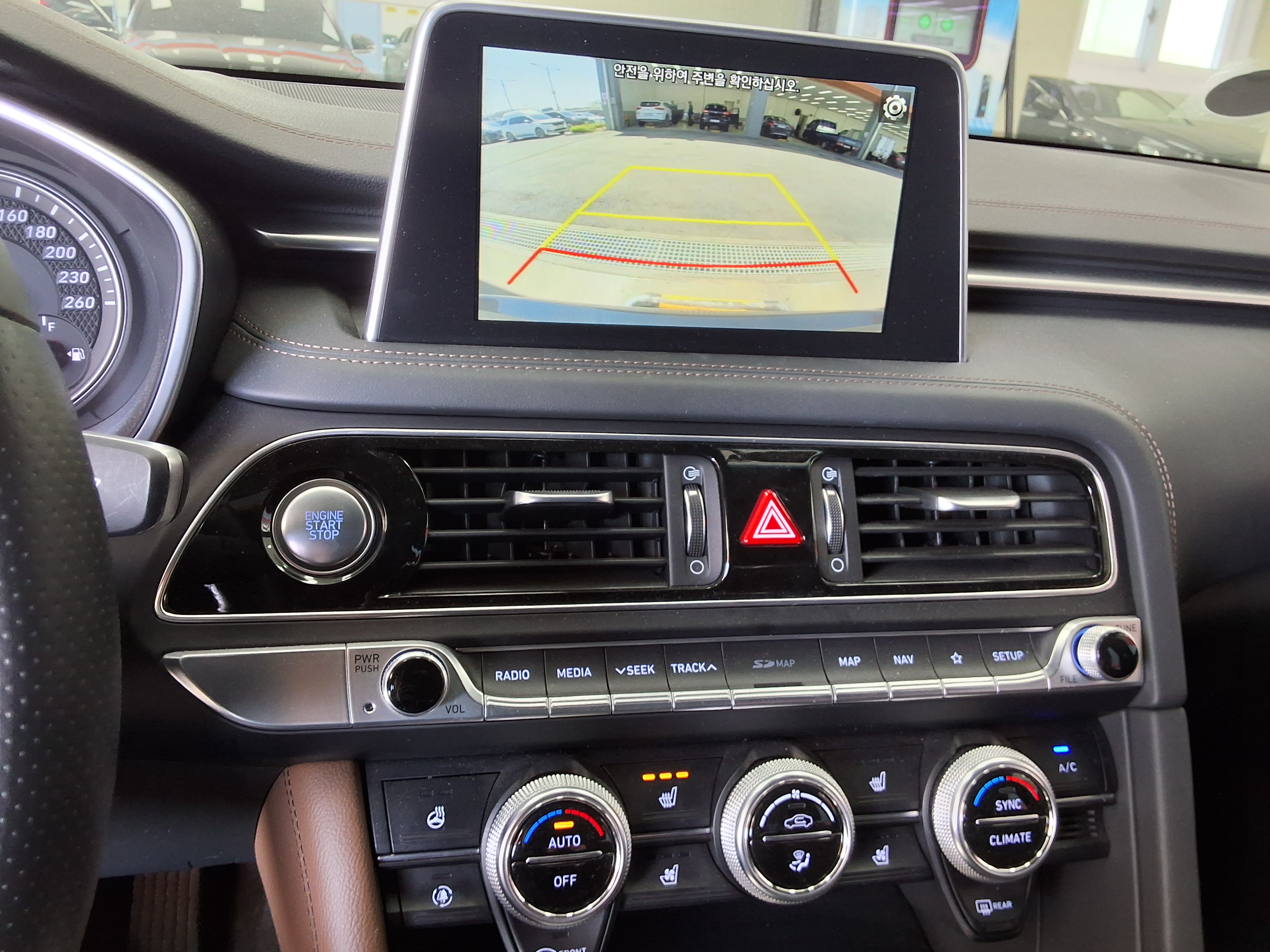 Genesis G70 2020 - Image 16