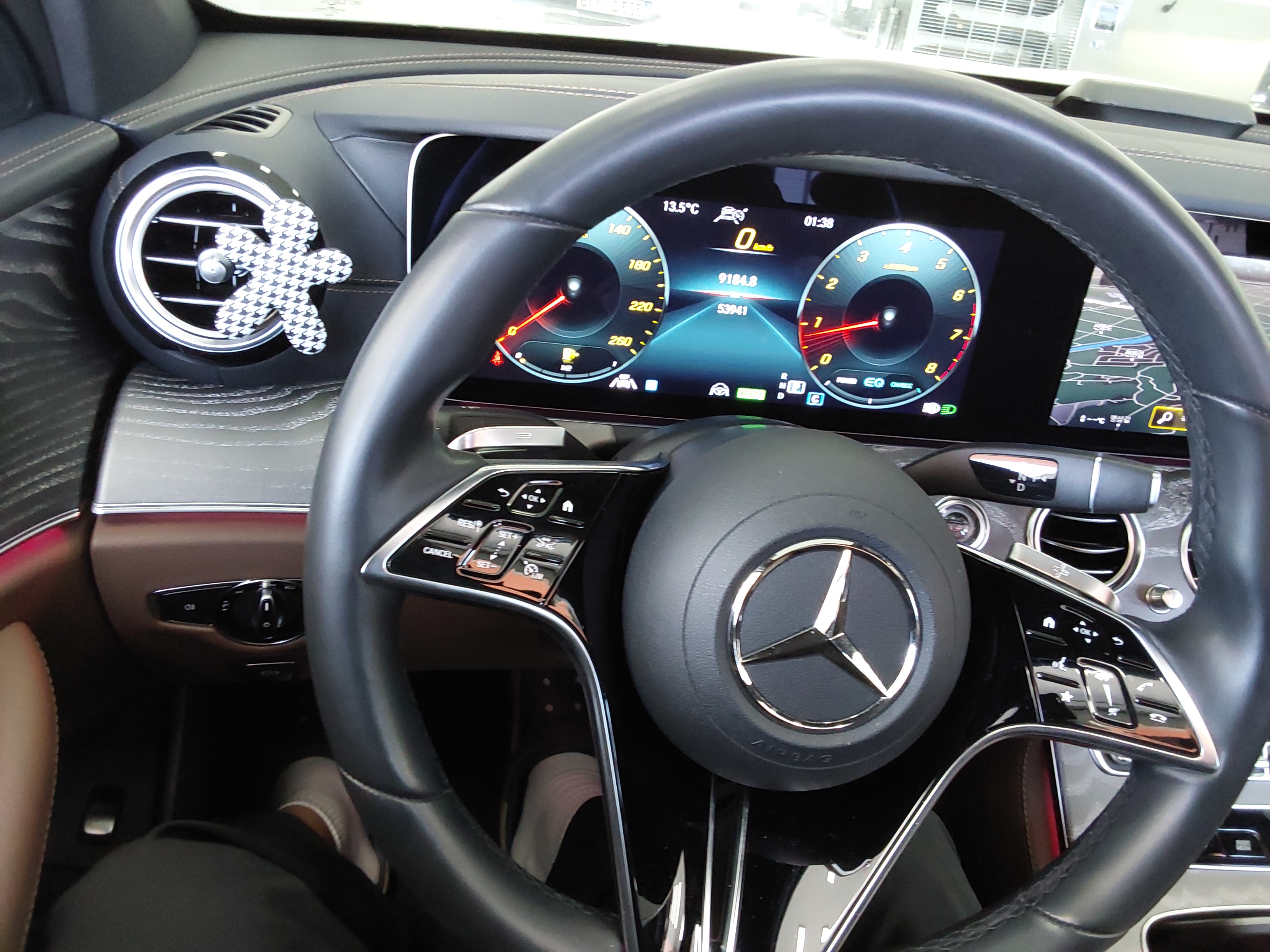 Mercedes-Benz E-Class 2022 - Image 16