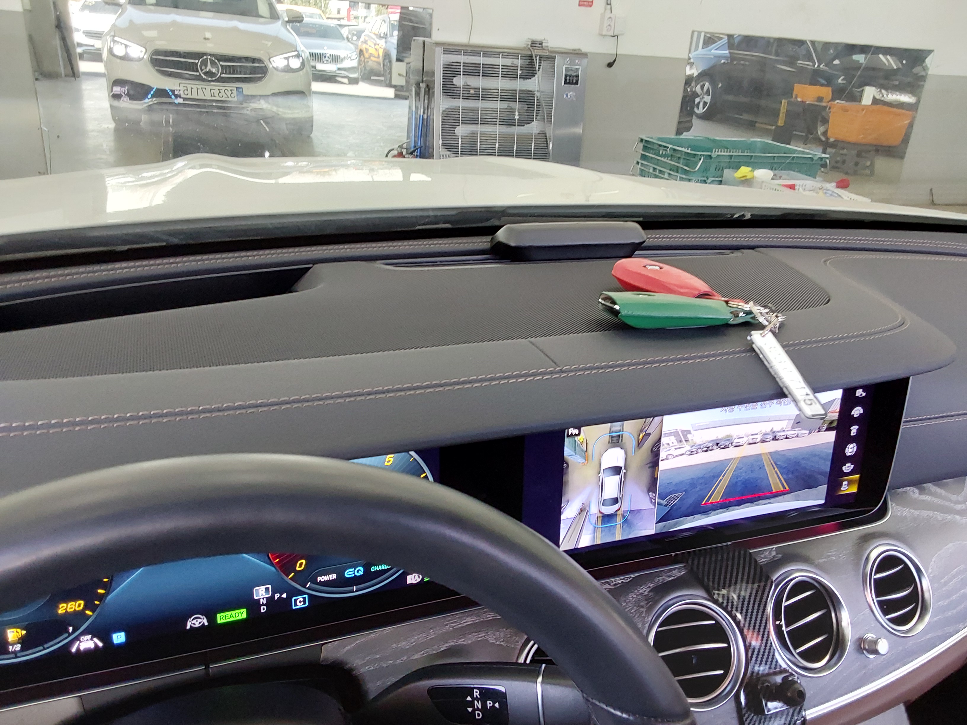 Mercedes-Benz E-Class 2022 - Image 18