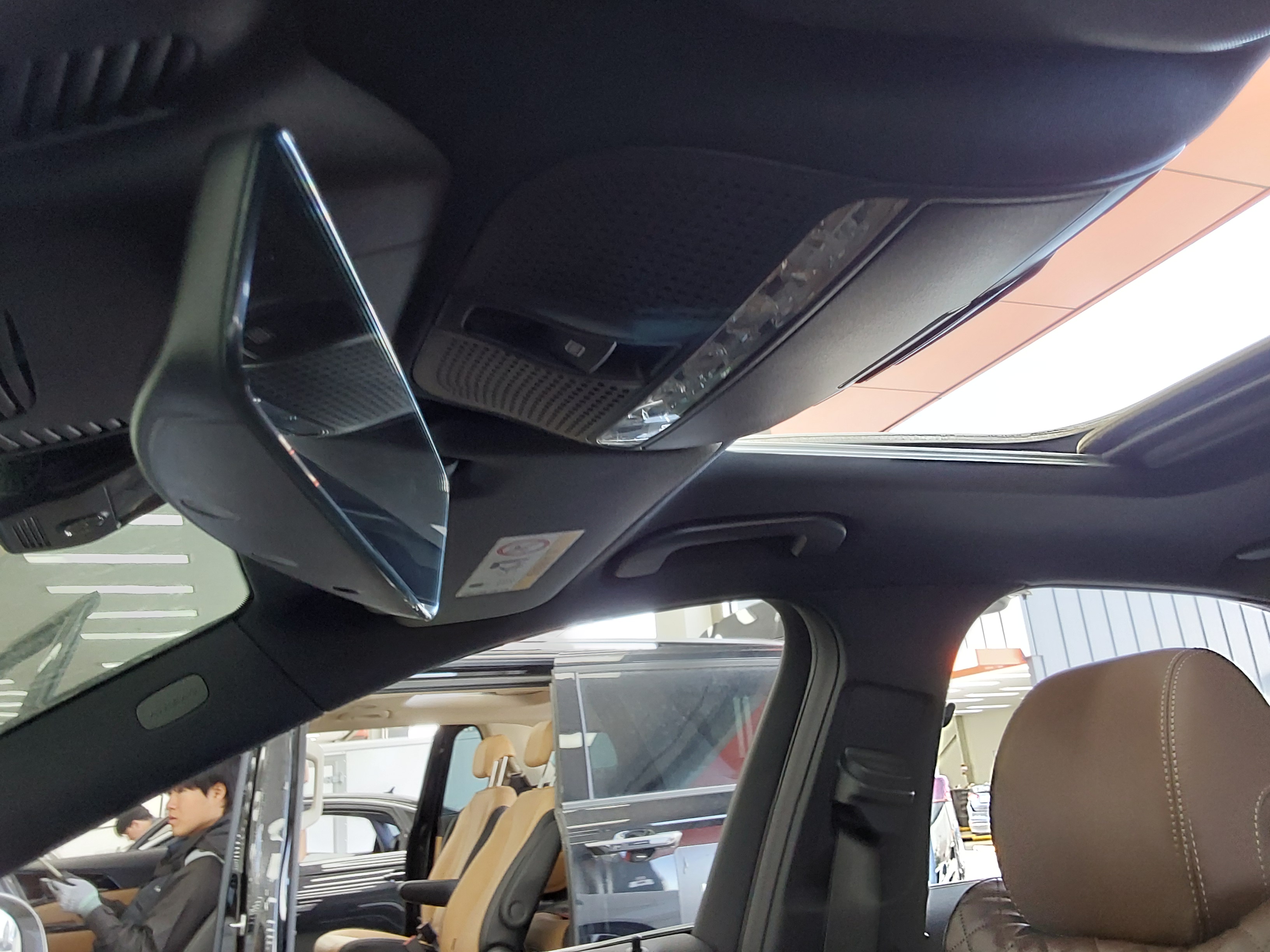 Mercedes-Benz E-Class 2022 - Image 19