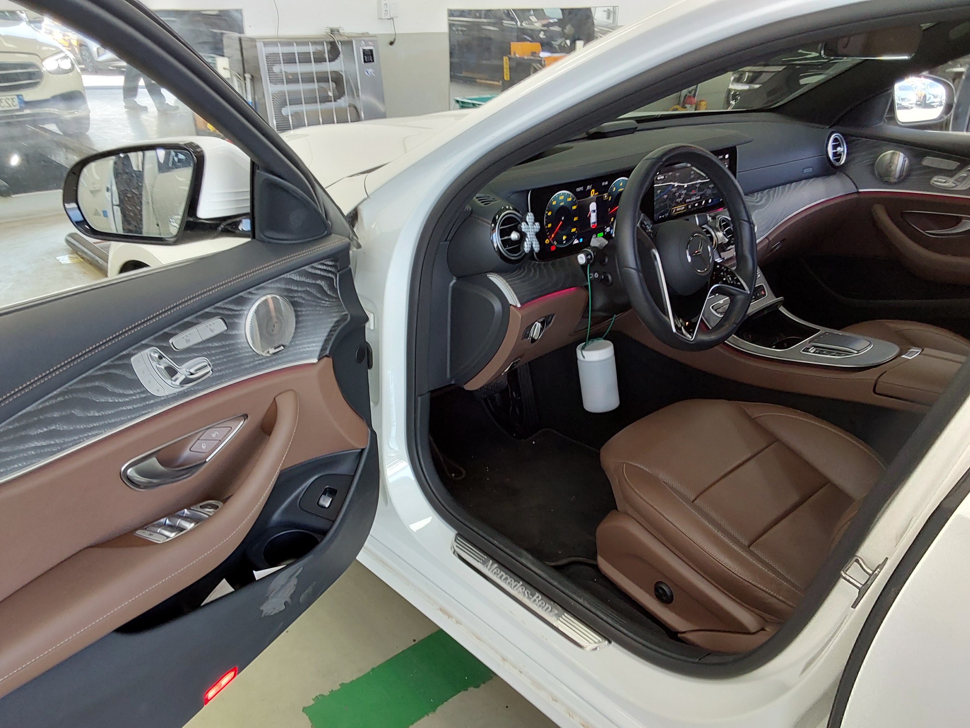 Mercedes-Benz E-Class 2022 - Image 9