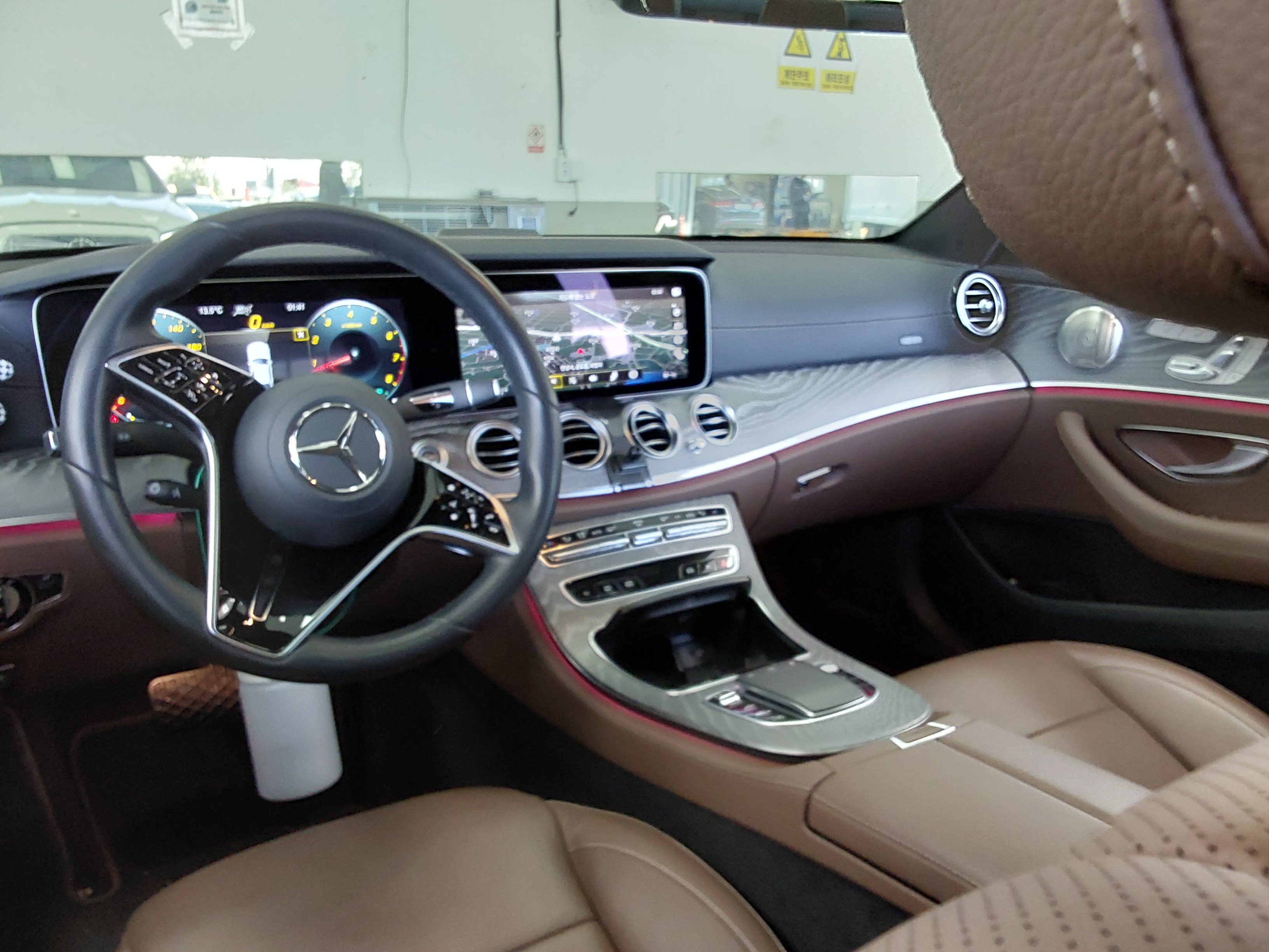 Mercedes-Benz E-Class 2022 - Image 10