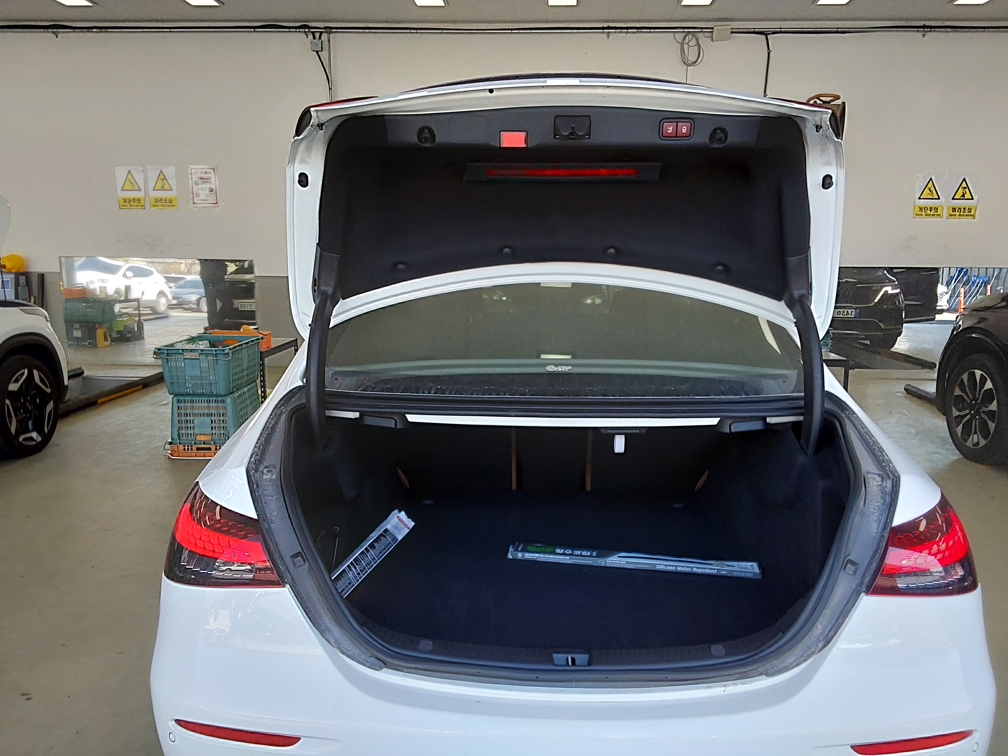 Mercedes-Benz E-Class 2022 - Image 14