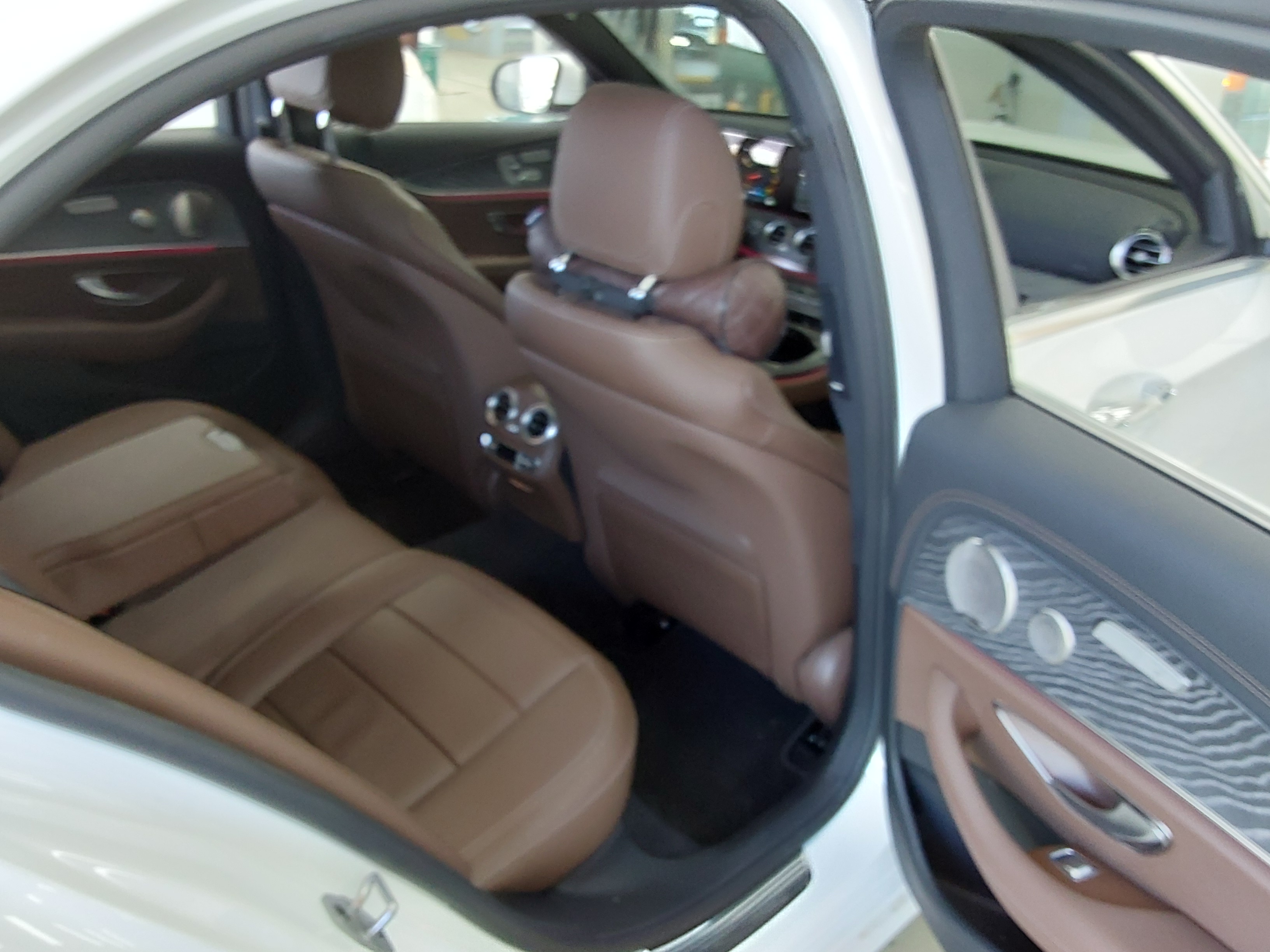 Mercedes-Benz E-Class 2022 - Image 12