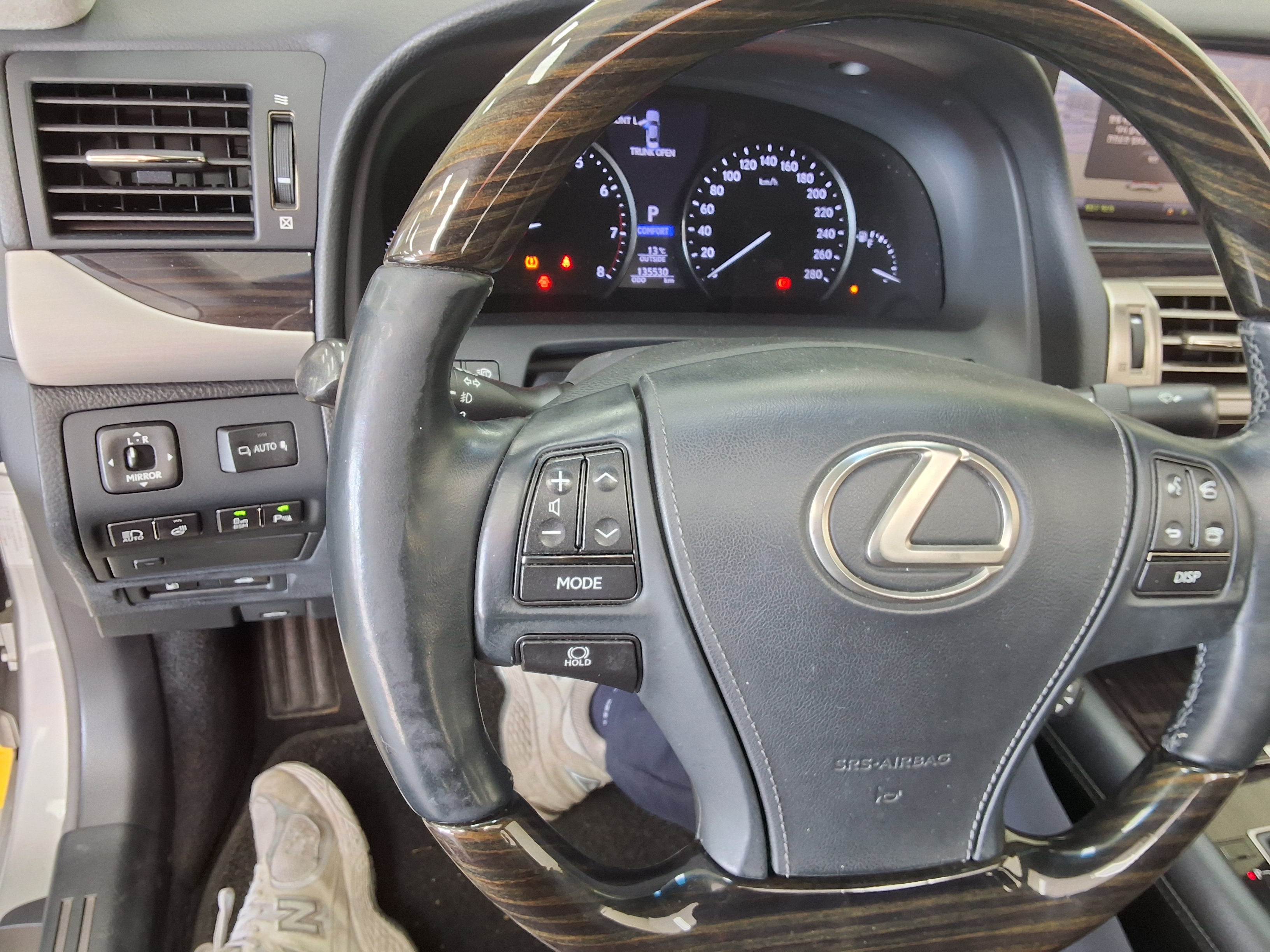LEXUS LS - 16