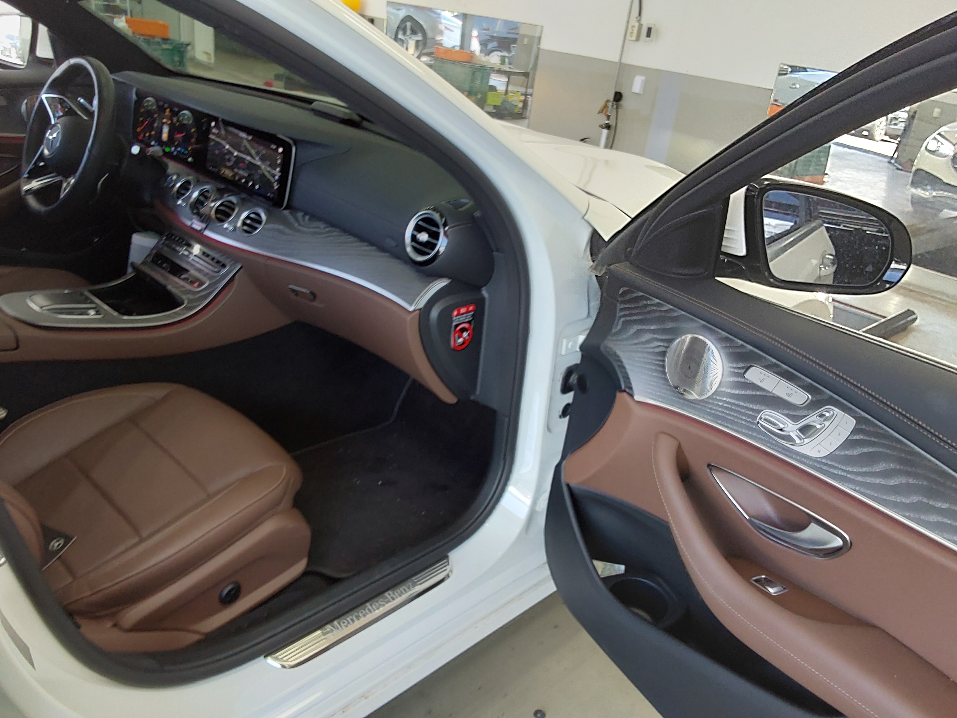 Mercedes-Benz E-Class 2022 - Image 13