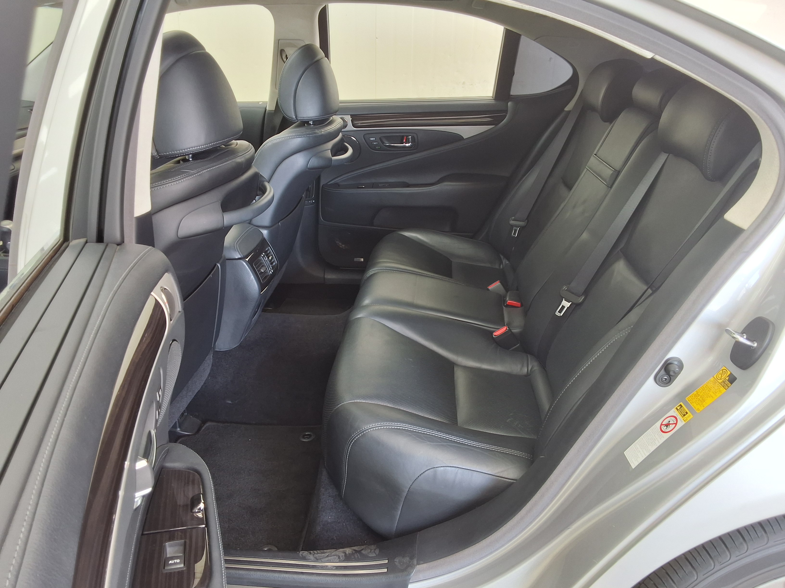 LEXUS LS - 11