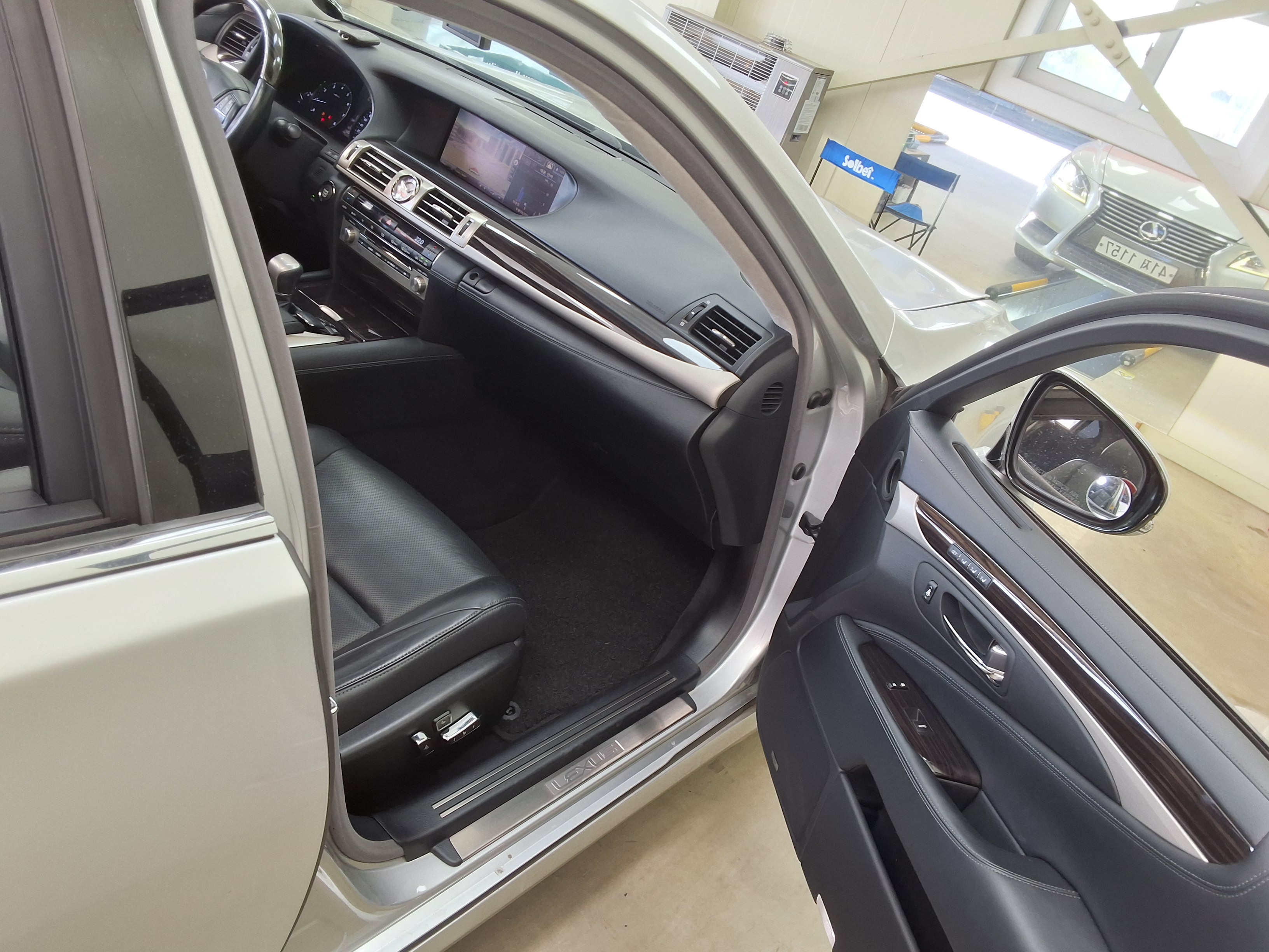 LEXUS LS - 13