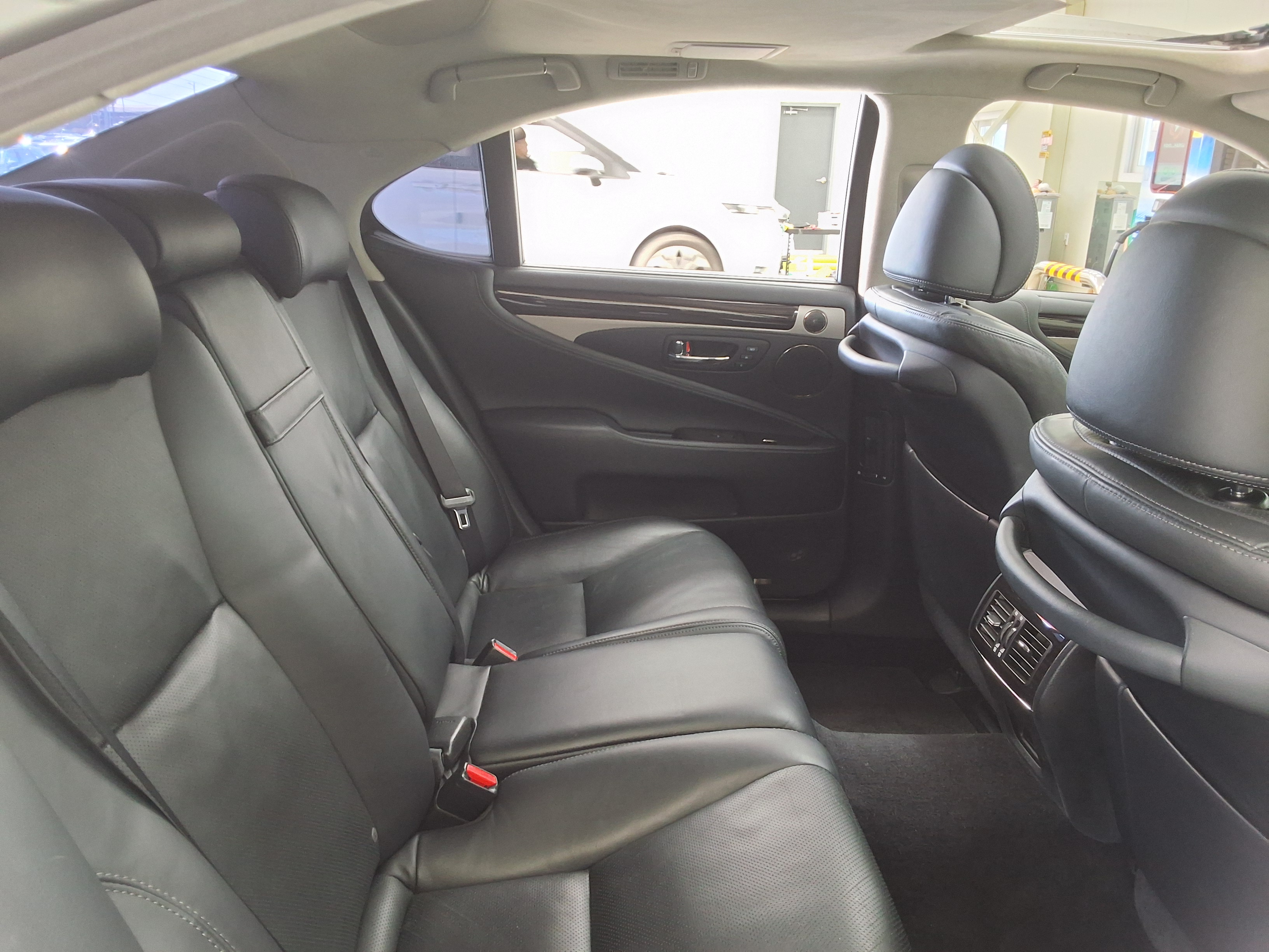 LEXUS LS - 12