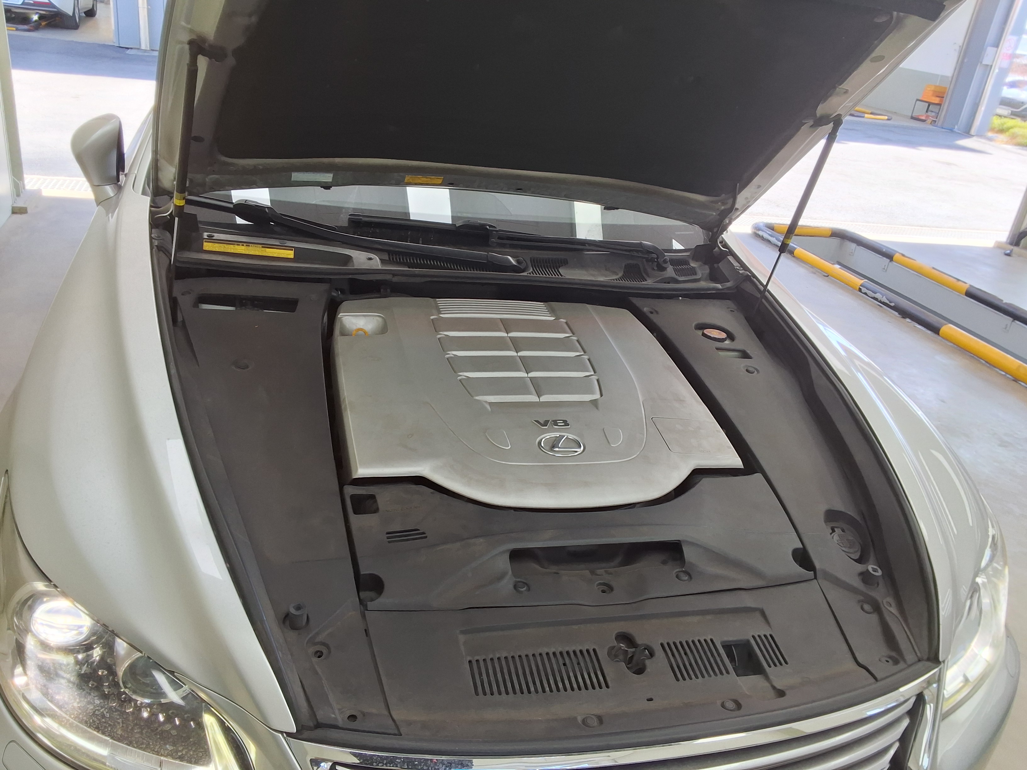LEXUS LS - 20
