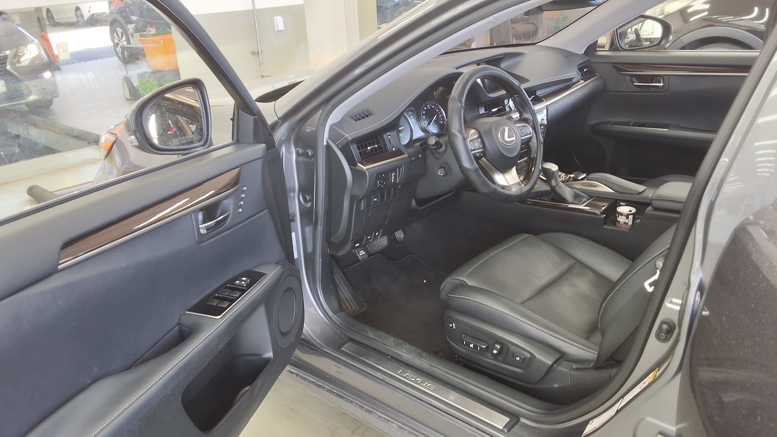 Lexus ES - 9