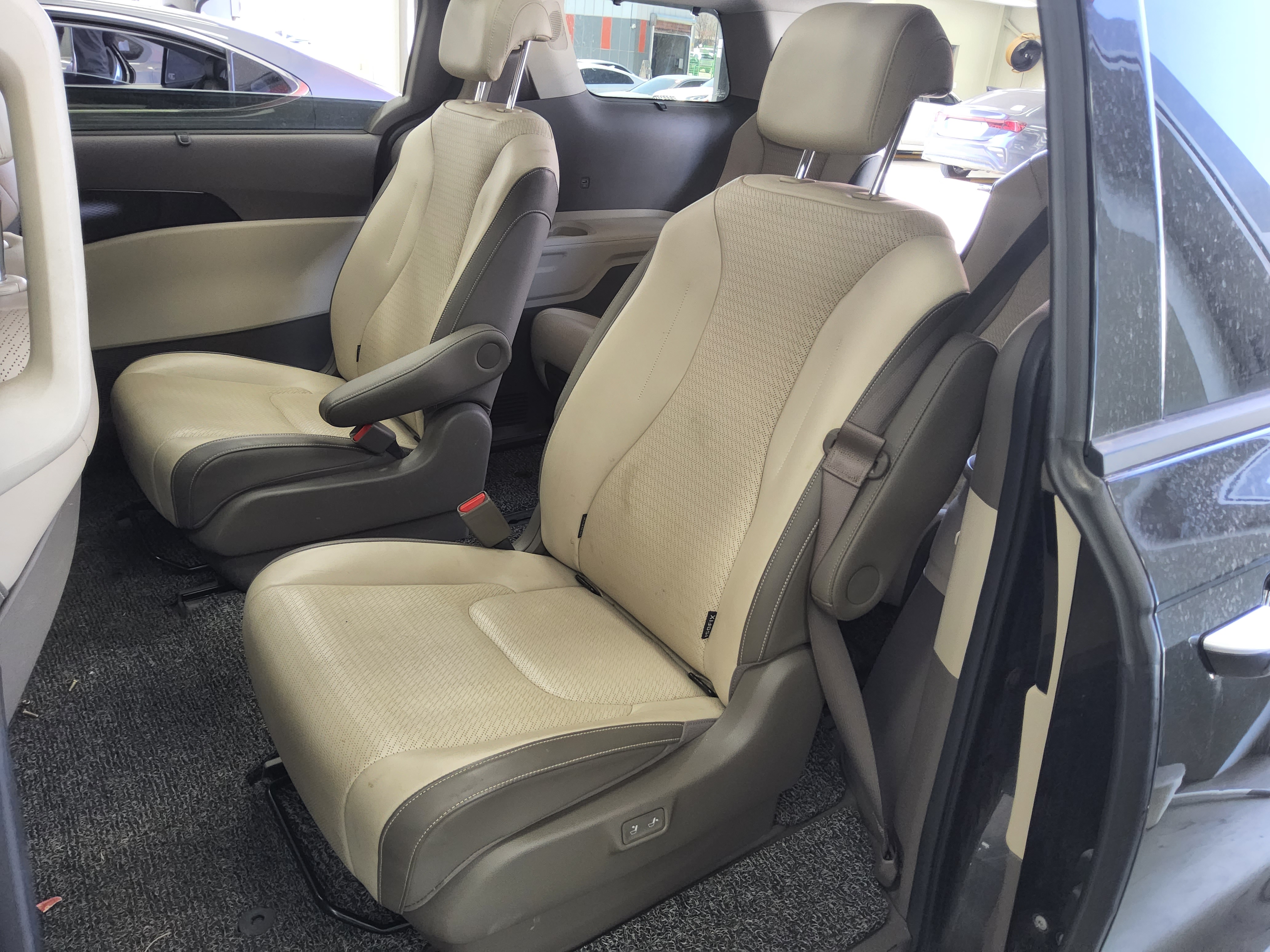 Kia SEDONA 2022 - Image 11
