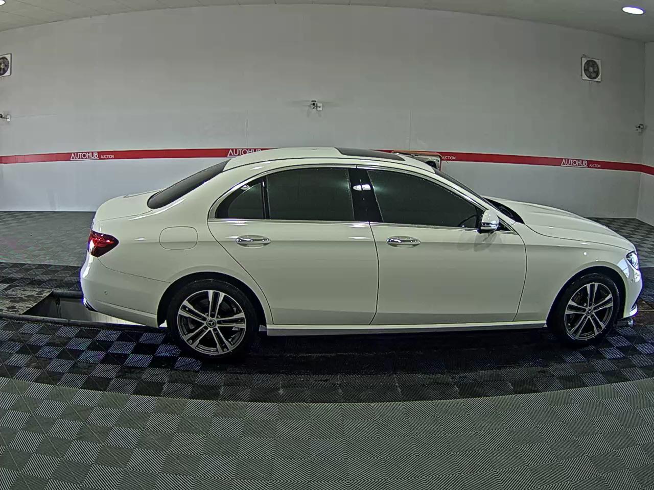 Mercedes-Benz E-Class 2022 - Image 3