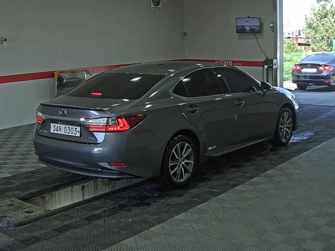 Lexus ES - 4
