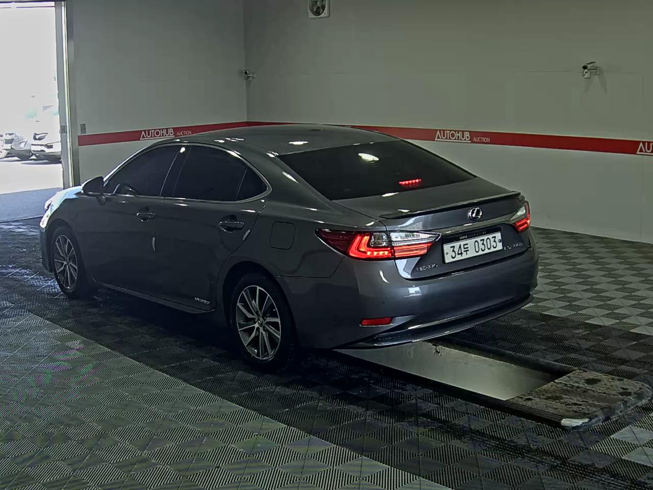 Lexus ES - 5