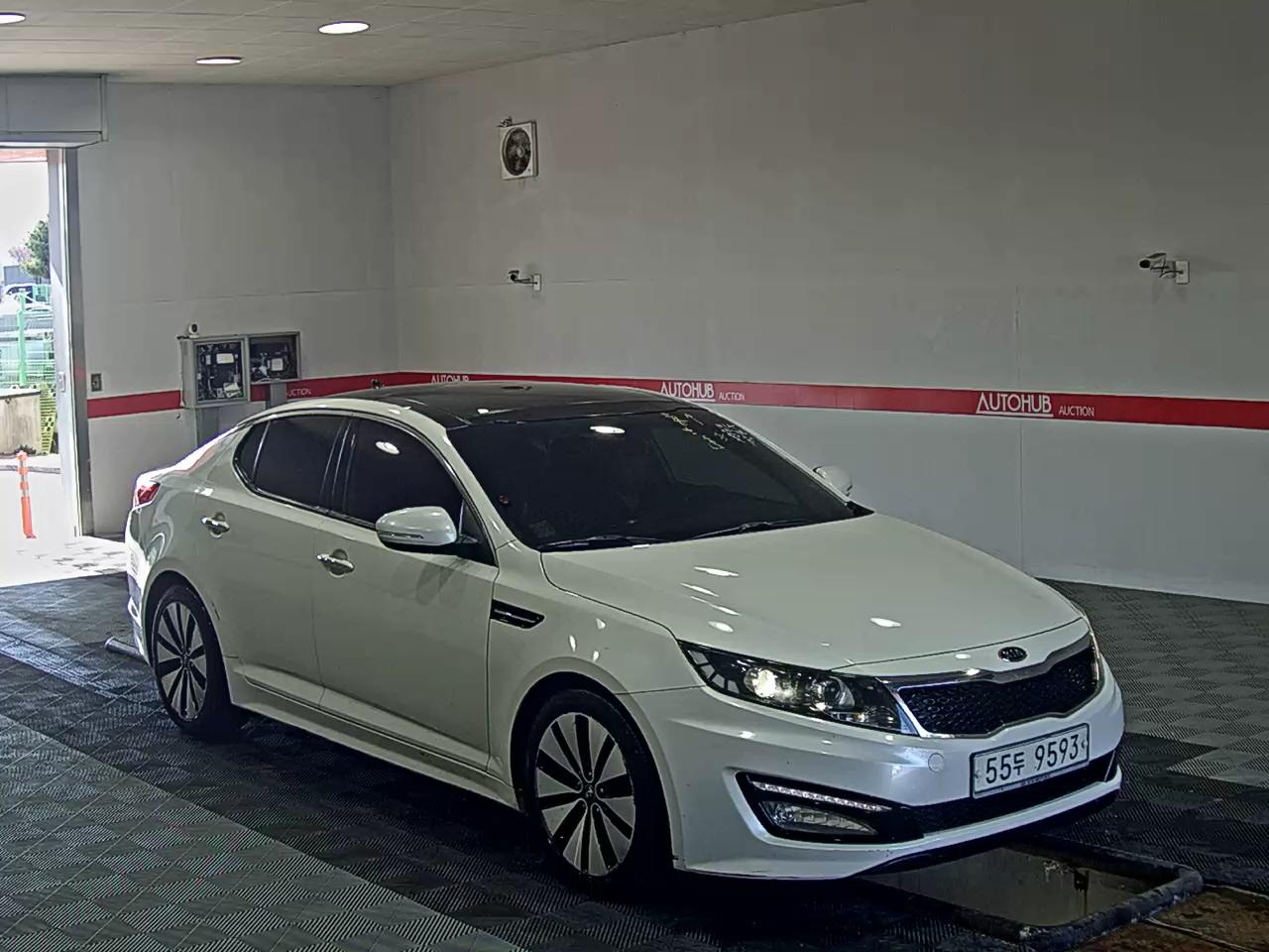 Kia K5 2011 - Image 2