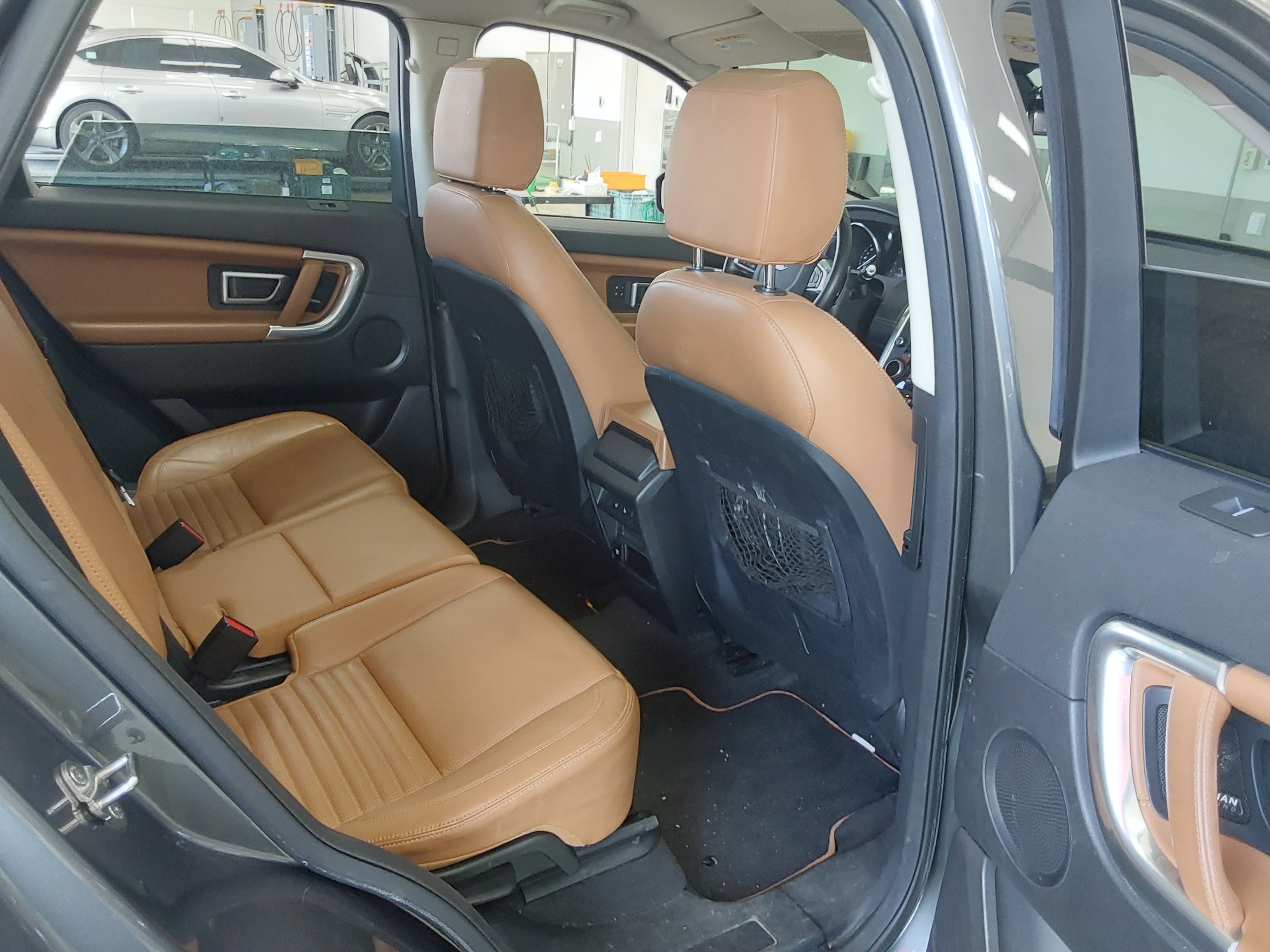 Land Rover Discovery 2019 - Image 12