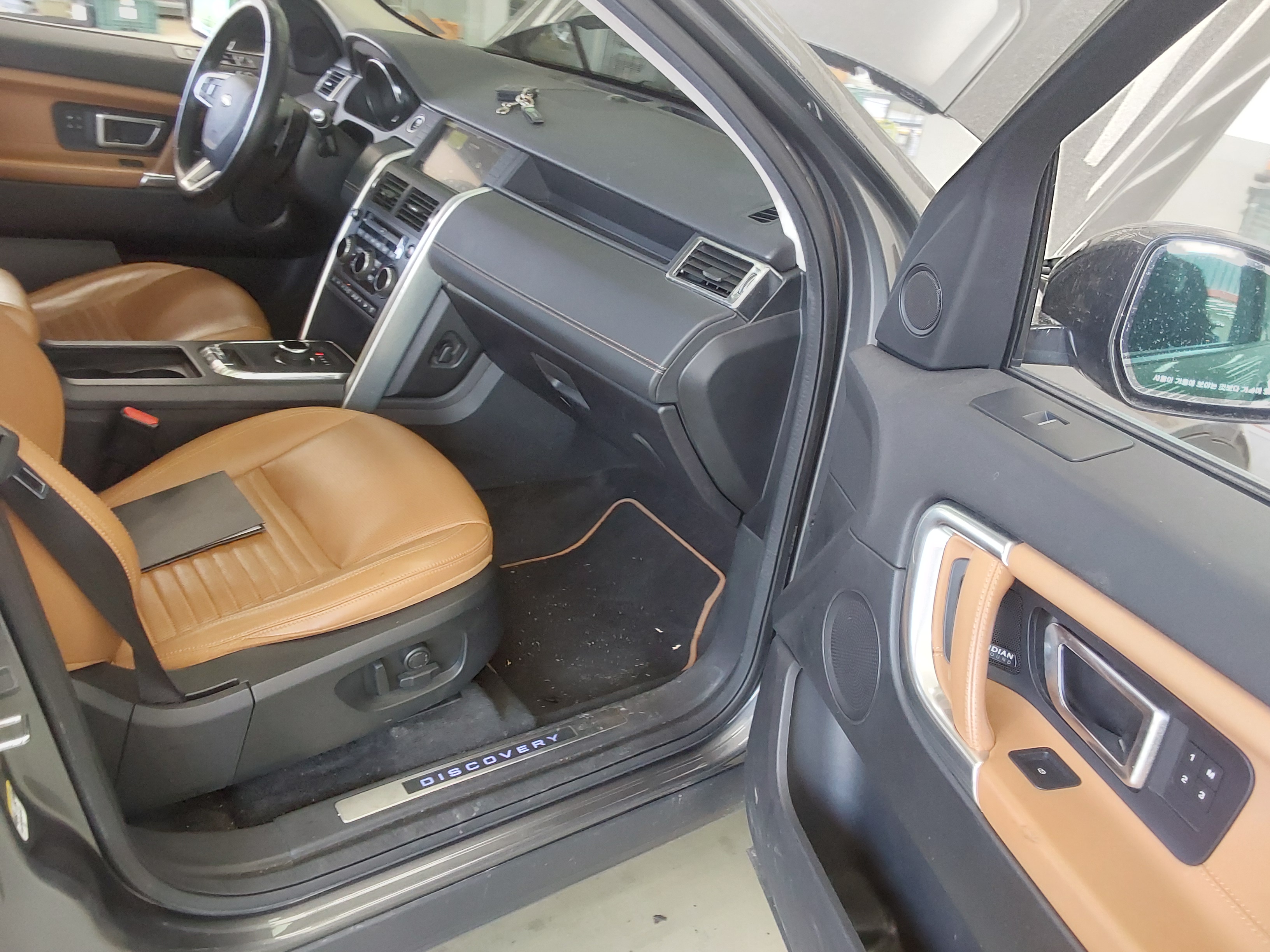 Land Rover Discovery 2019 - Image 13