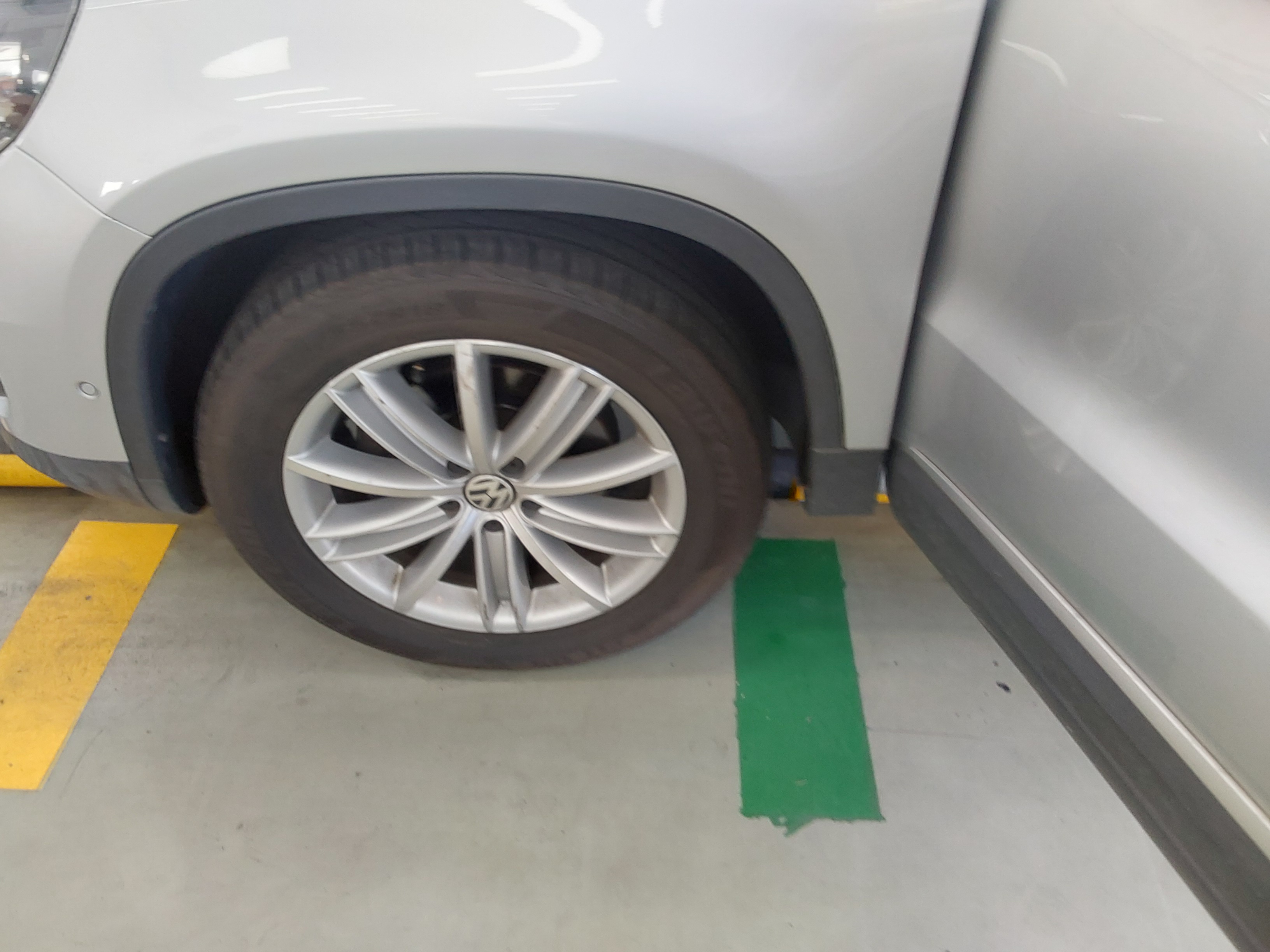 Volkswagen Tiguan - 20