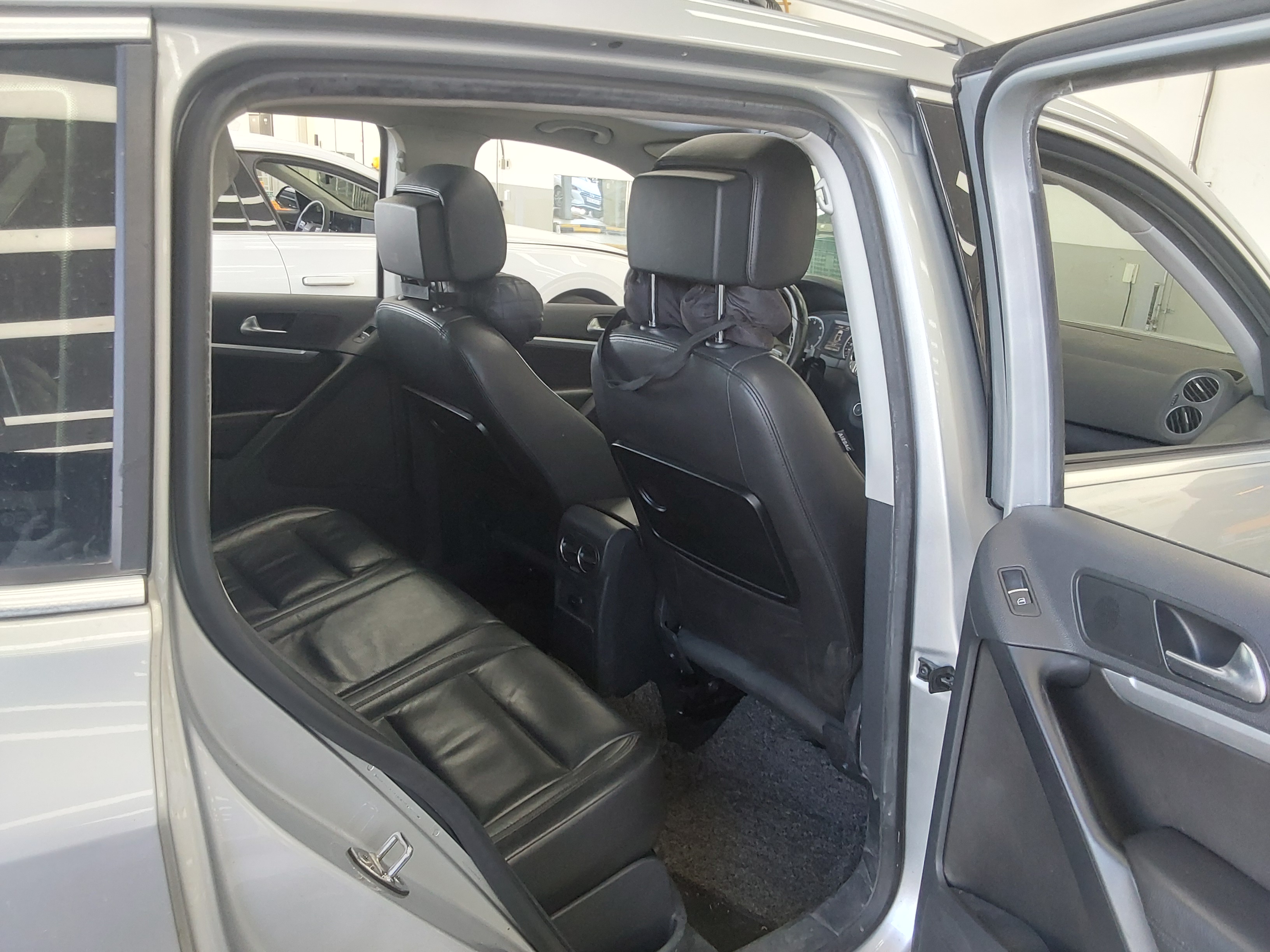 Volkswagen Tiguan - 12