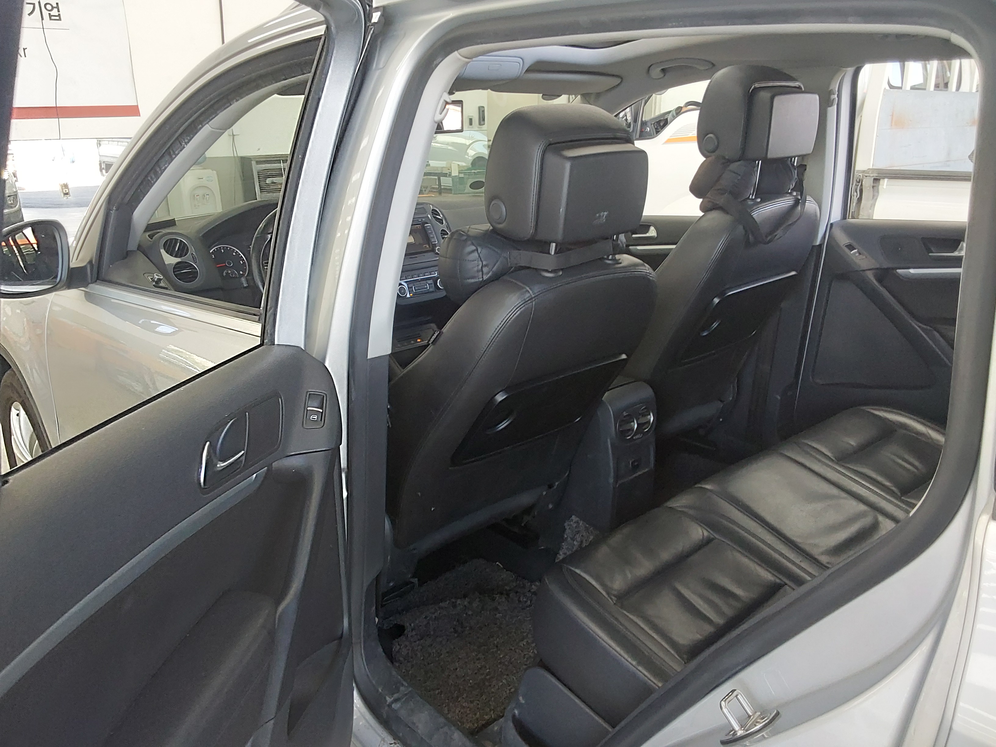 Volkswagen Tiguan - 11