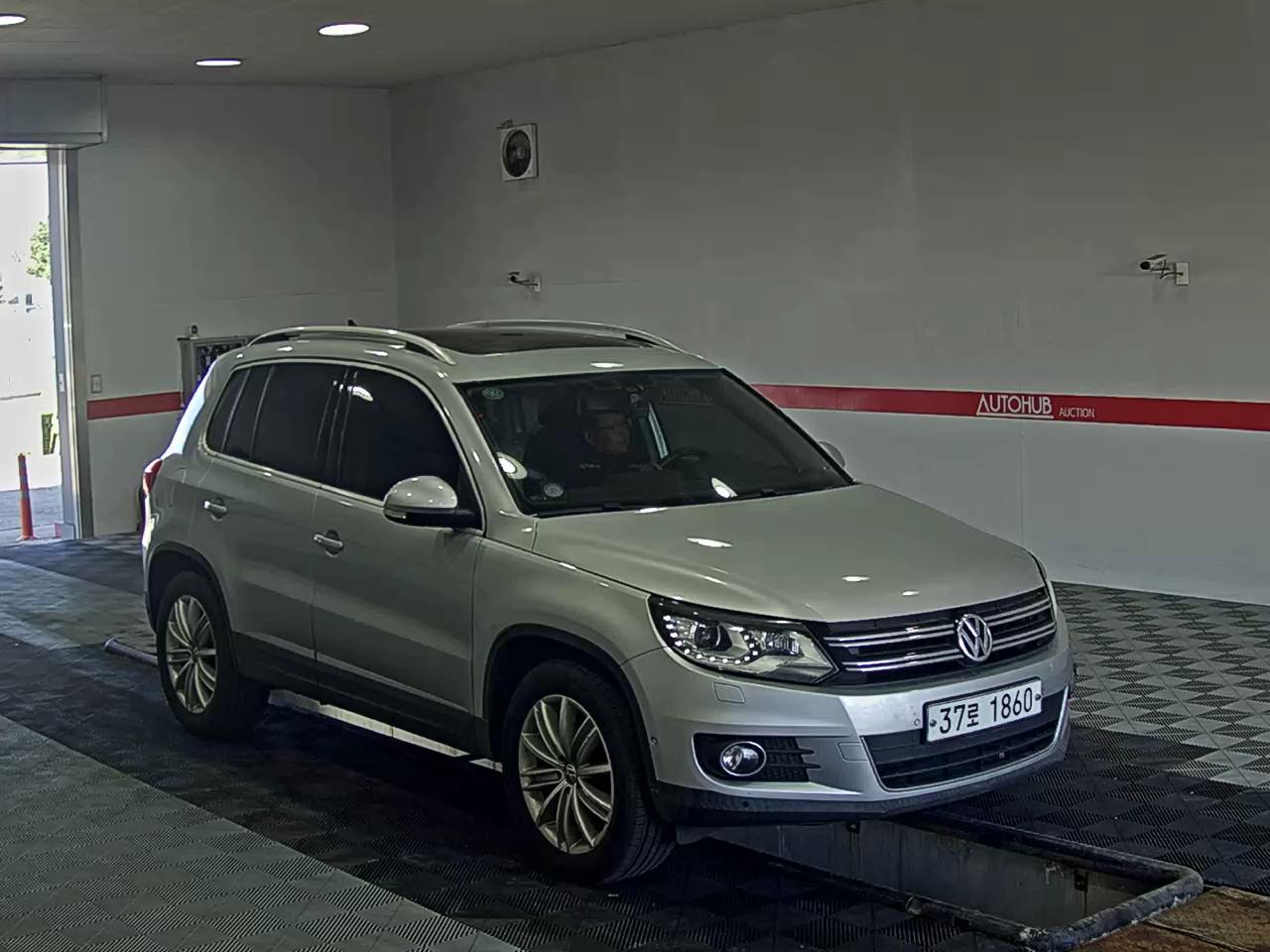 Volkswagen Tiguan - 2