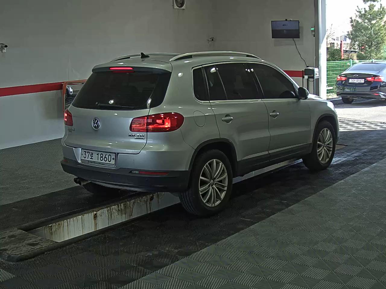 Volkswagen Tiguan - 4