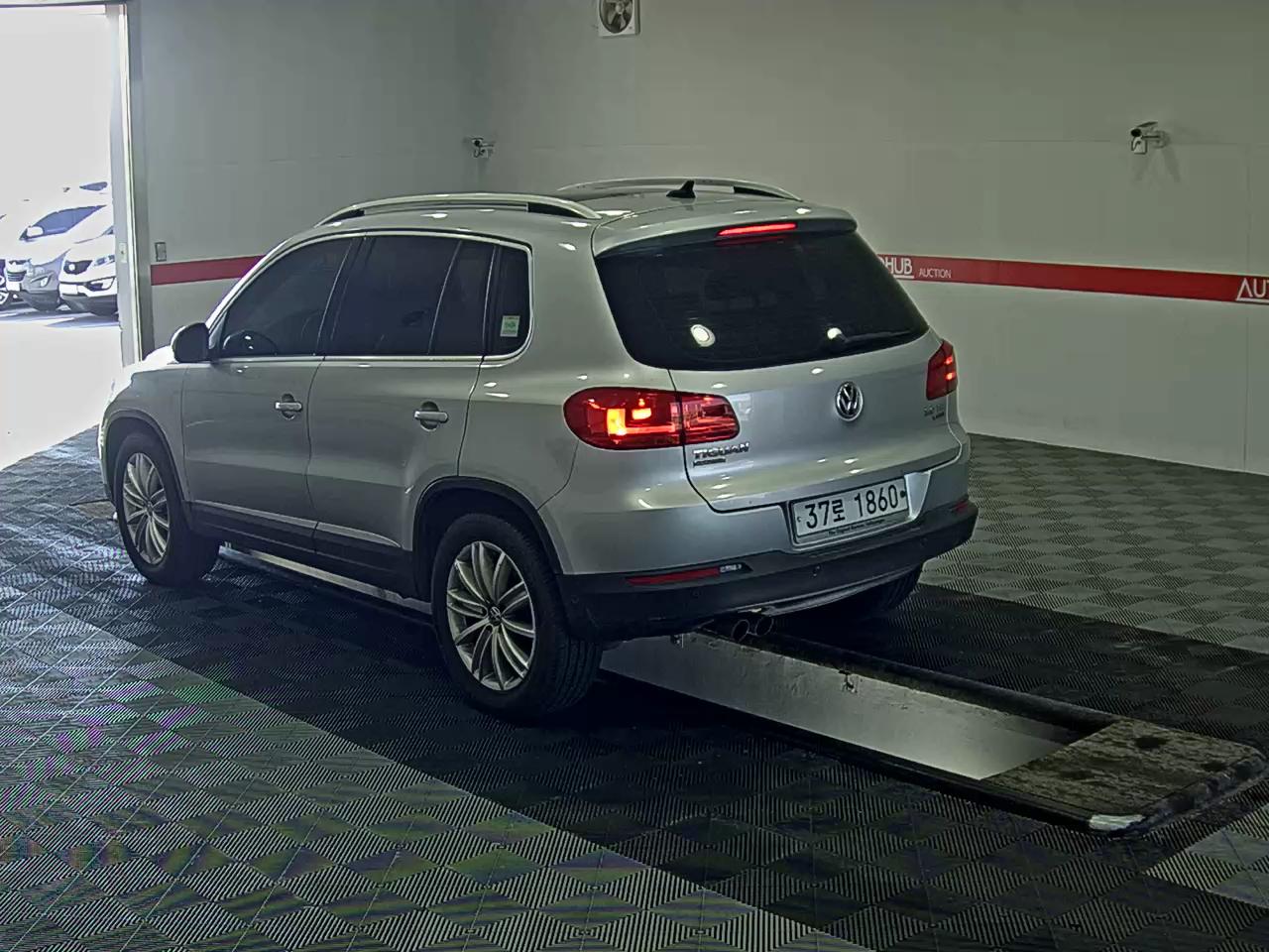 Volkswagen Tiguan - 5