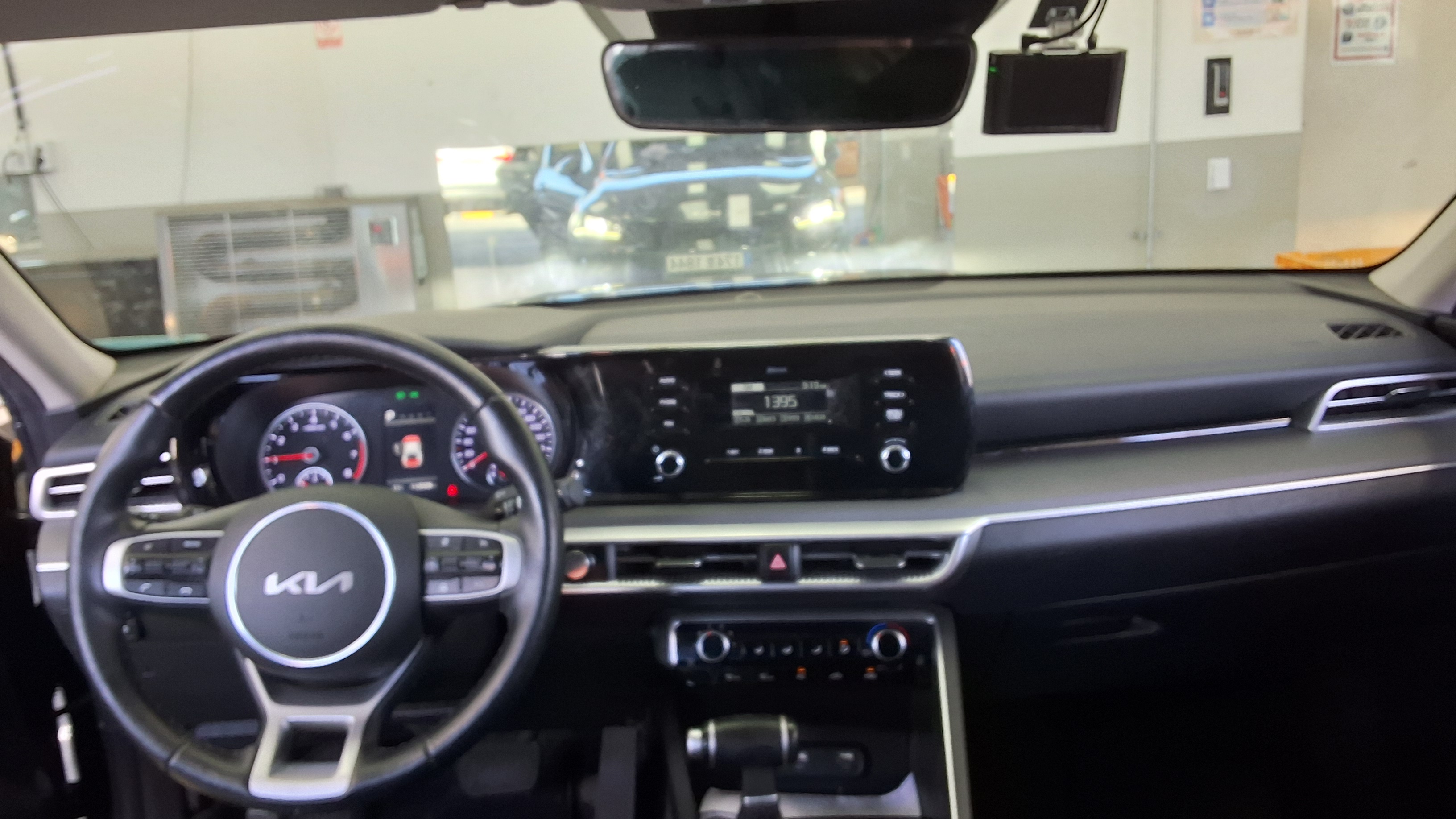 Kia K5 2023 - Image 10