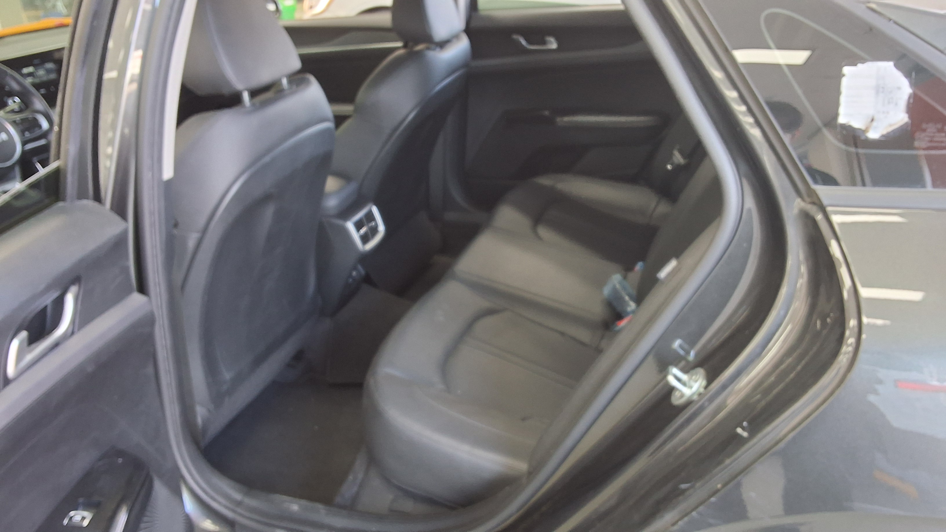 Kia K5 2023 - Image 11