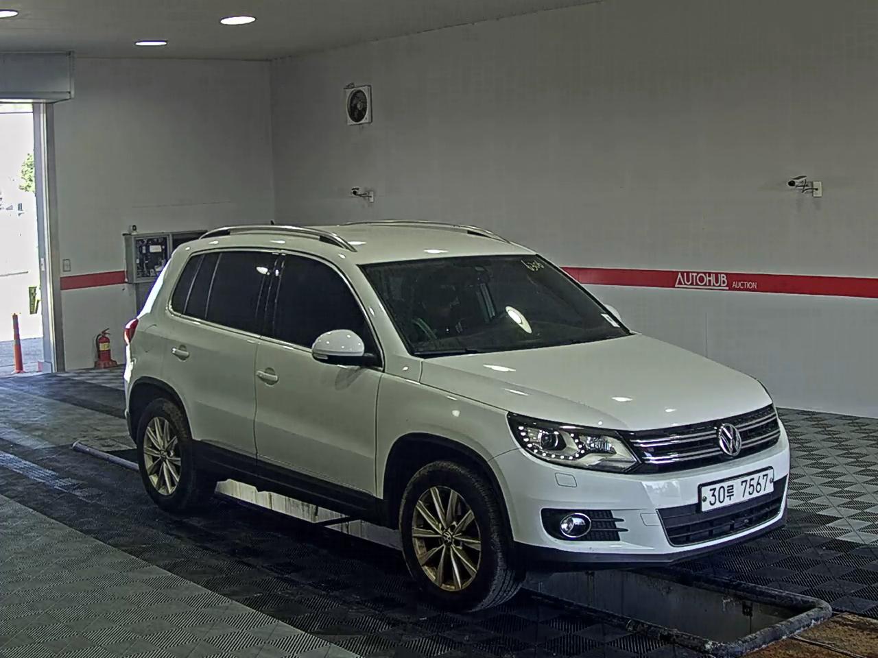 Volkswagen Tiguan 2015 - Image 2