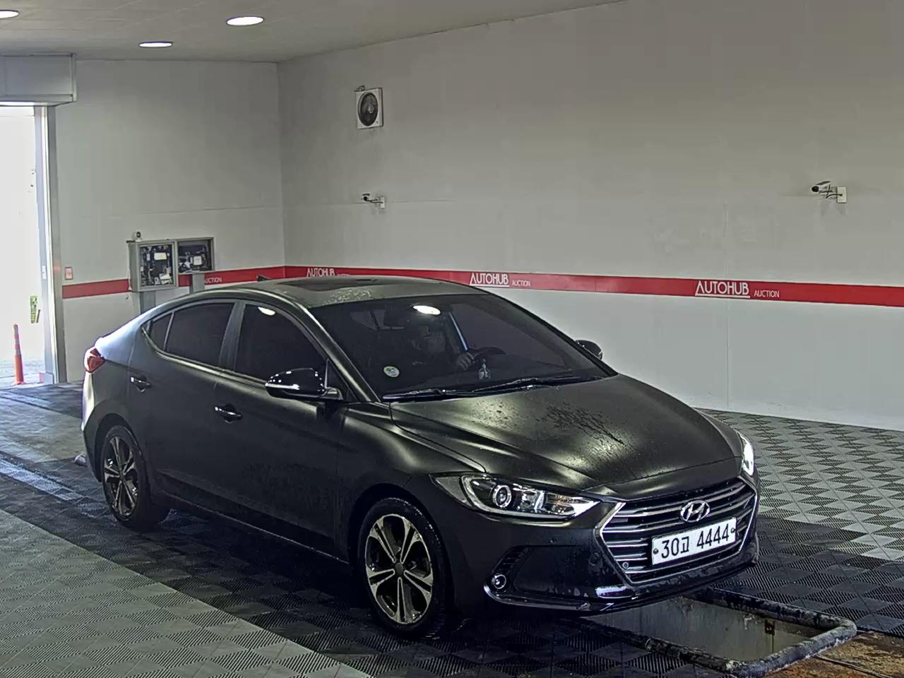 Hyundai Elantra 2016 - Image 2