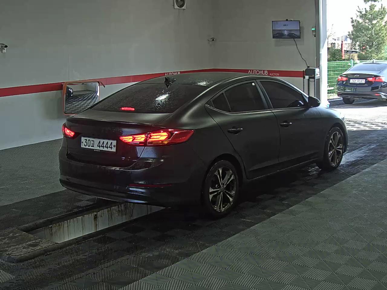 Hyundai Elantra 2016 - Image 4