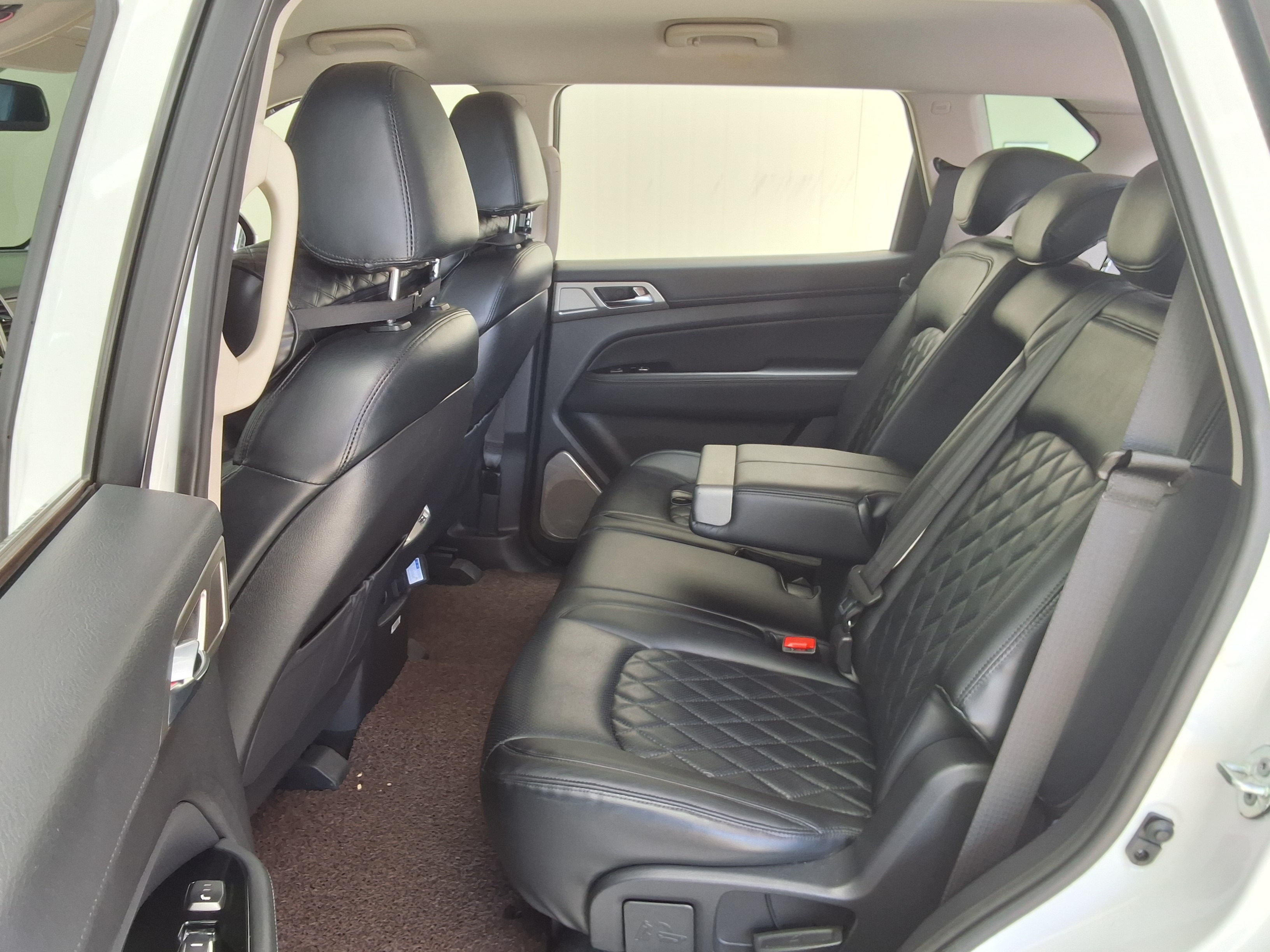KG Mobility Rexton - 11