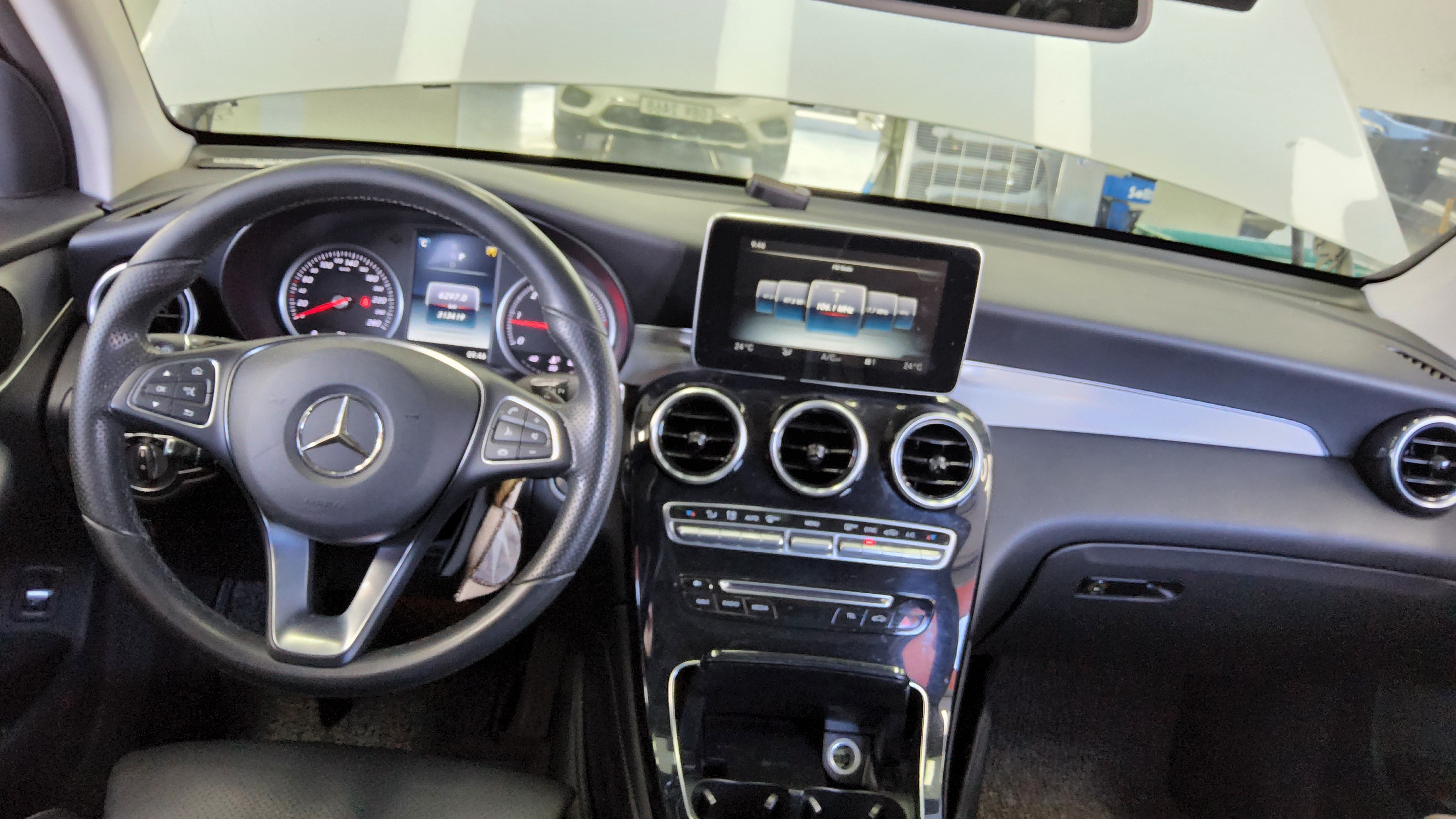 Mercedes-Benz GLC-Class 2017 - Image 10
