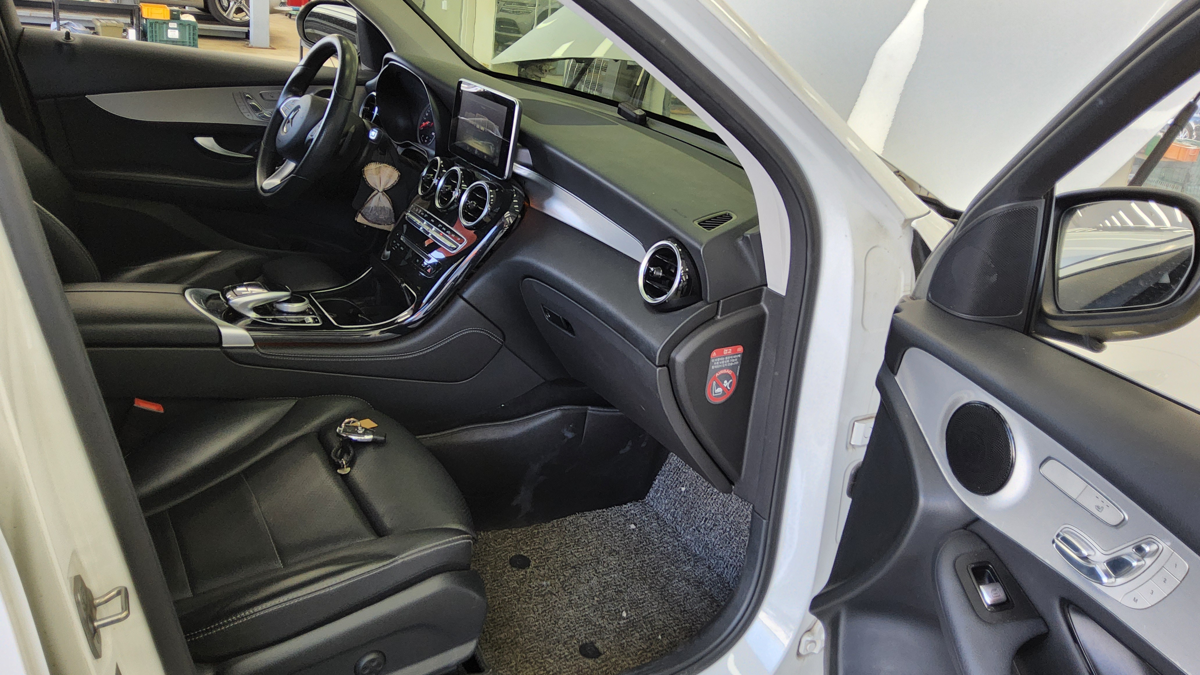 Mercedes-Benz GLC-Class 2017 - Image 13